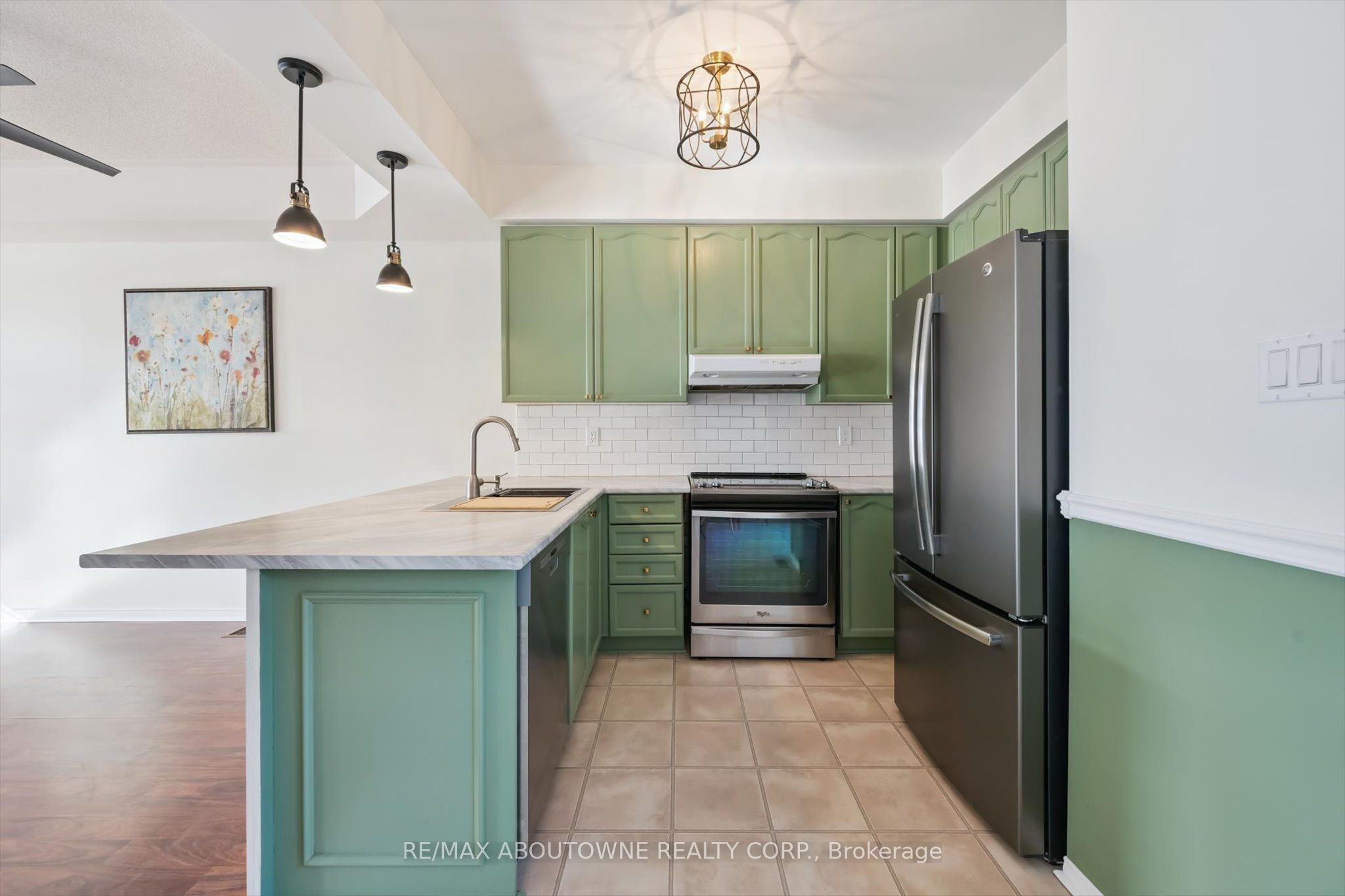 143 GLENASHTON Drive, Oakville ‣ W12801658 143 GLENASHTON Drive, Oakville ‣ W12801658