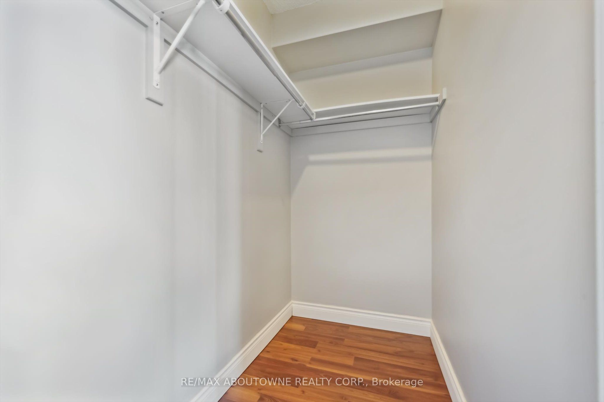 143 GLENASHTON Drive, Oakville ‣ W12801658 143 GLENASHTON Drive, Oakville ‣ W12801658