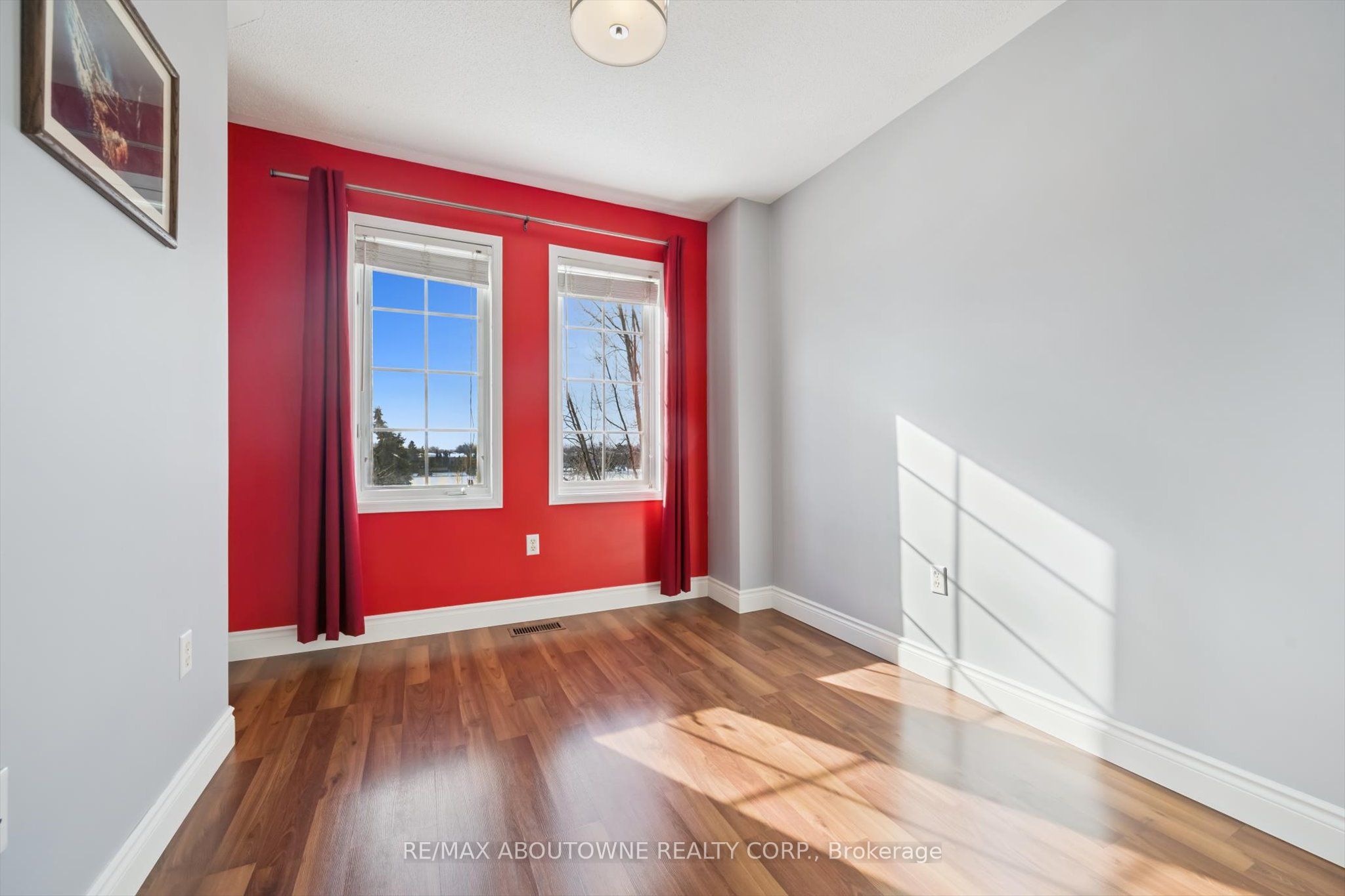 143 GLENASHTON Drive, Oakville ‣ W12801658 143 GLENASHTON Drive, Oakville ‣ W12801658