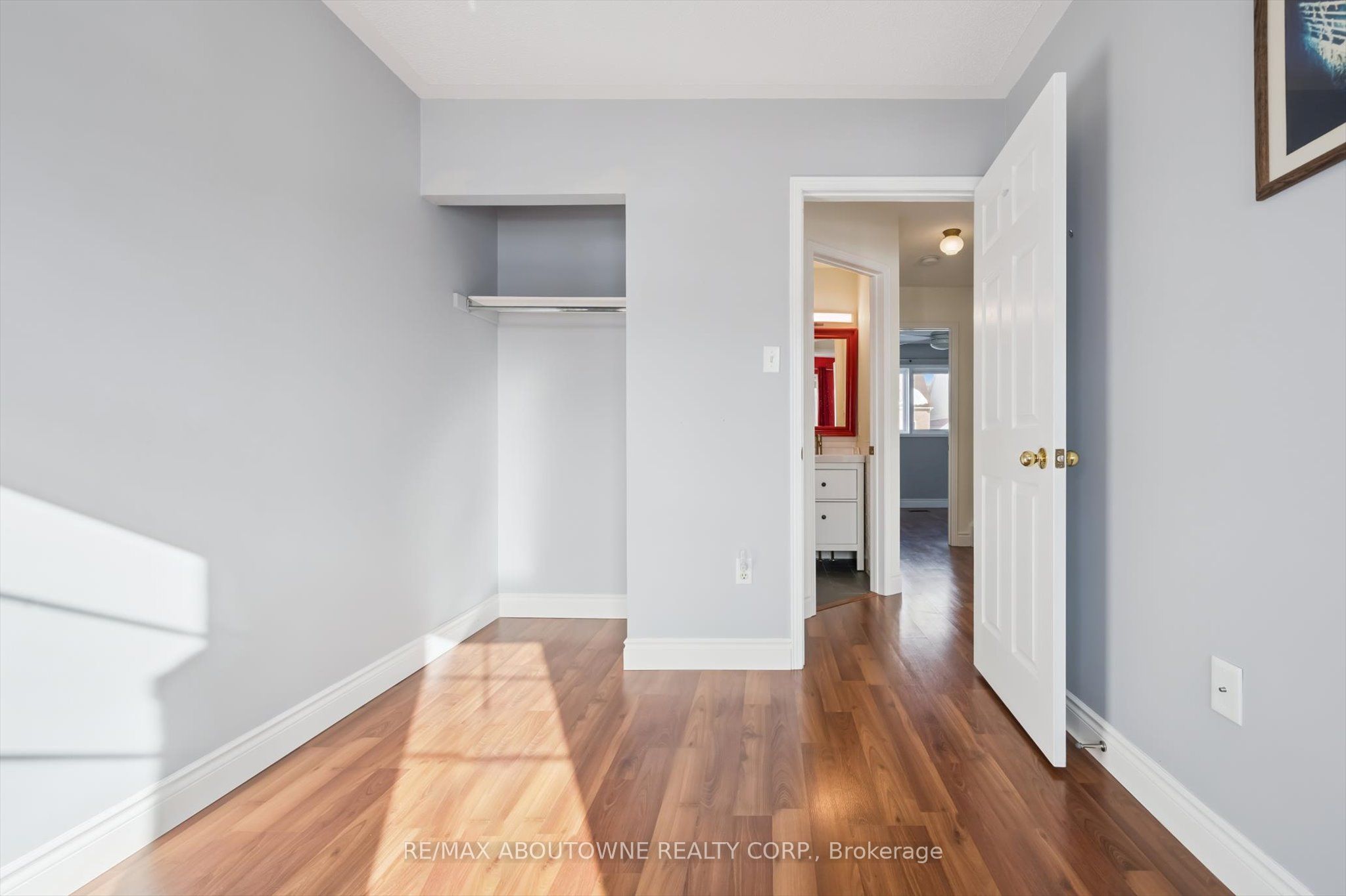 143 GLENASHTON Drive, Oakville ‣ W12801658 143 GLENASHTON Drive, Oakville ‣ W12801658