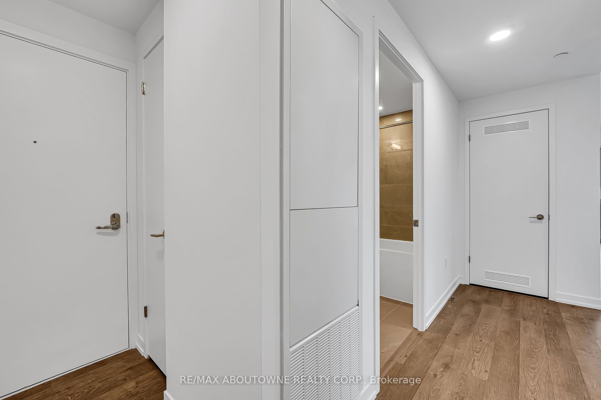 17 – 251 Masonry Way, Mississauga ‣ W12802984 17 – 251 Masonry Way, Mississauga ‣ W12802984