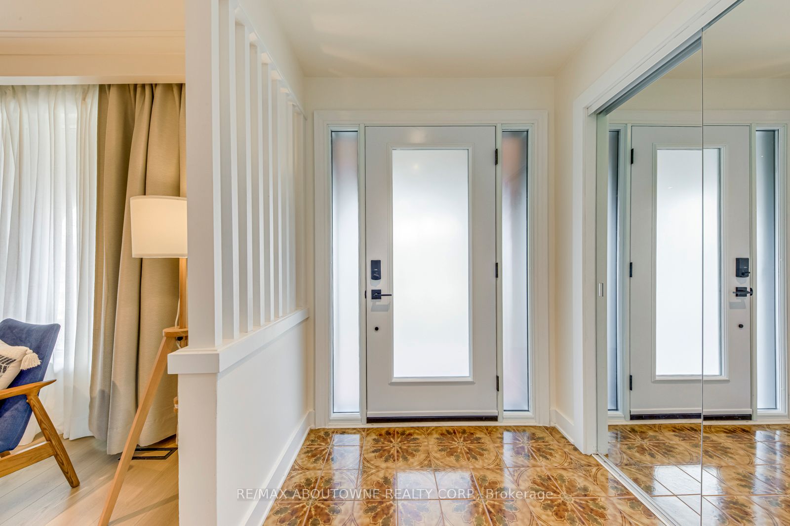 7 Ivybridge Drive, Toronto W08 ‣ W12805618 7 Ivybridge Drive, Toronto W08 ‣ W12805618