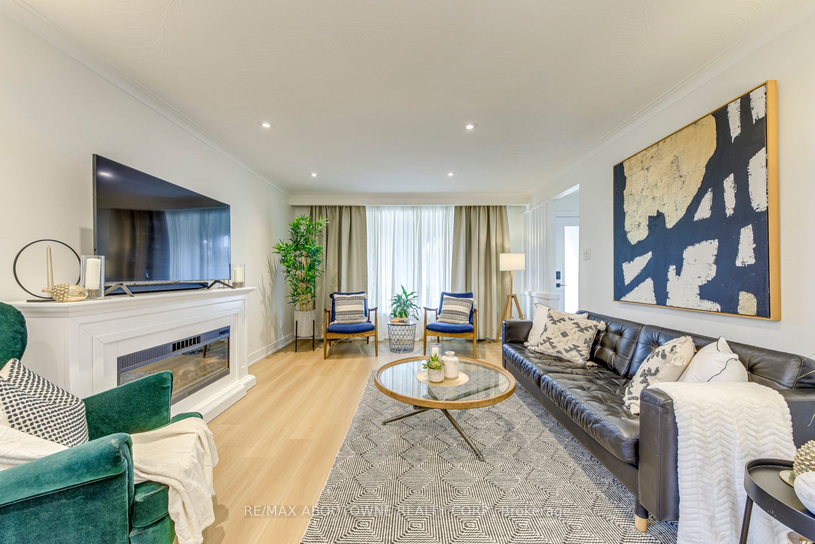 7 Ivybridge Drive, Toronto W08 ‣ W12805618 7 Ivybridge Drive, Toronto W08 ‣ W12805618