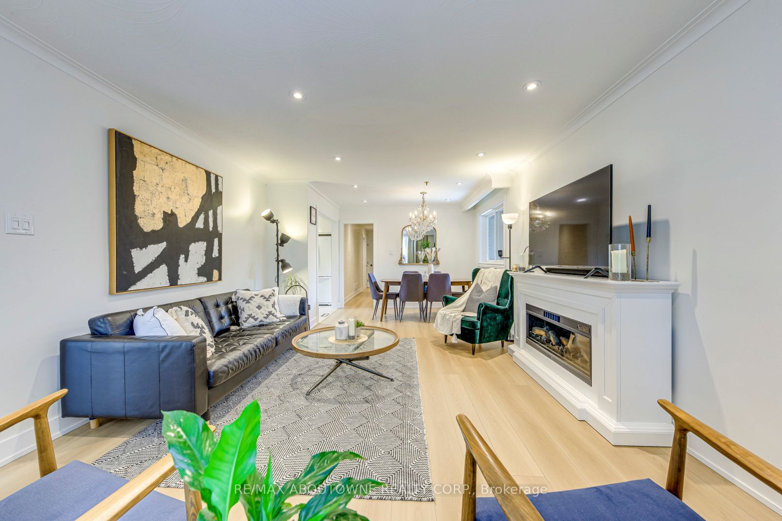 7 Ivybridge Drive, Toronto W08 ‣ W12805618 7 Ivybridge Drive, Toronto W08 ‣ W12805618