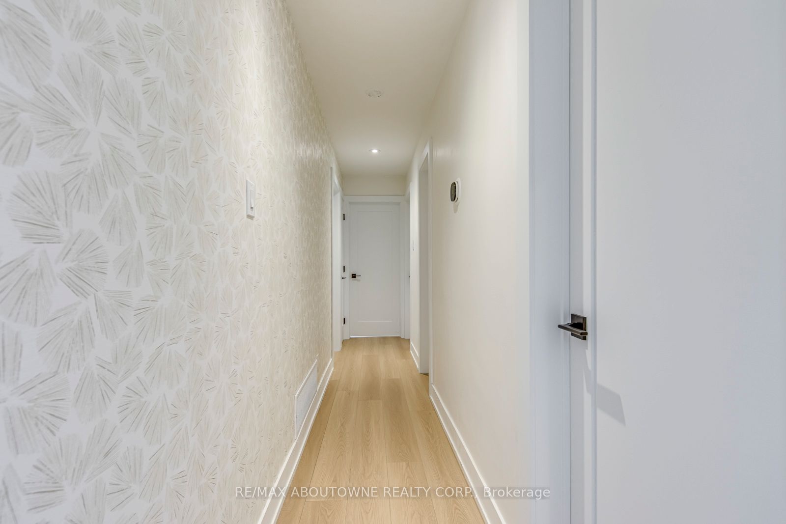 7 Ivybridge Drive, Toronto W08 ‣ W12805618 7 Ivybridge Drive, Toronto W08 ‣ W12805618