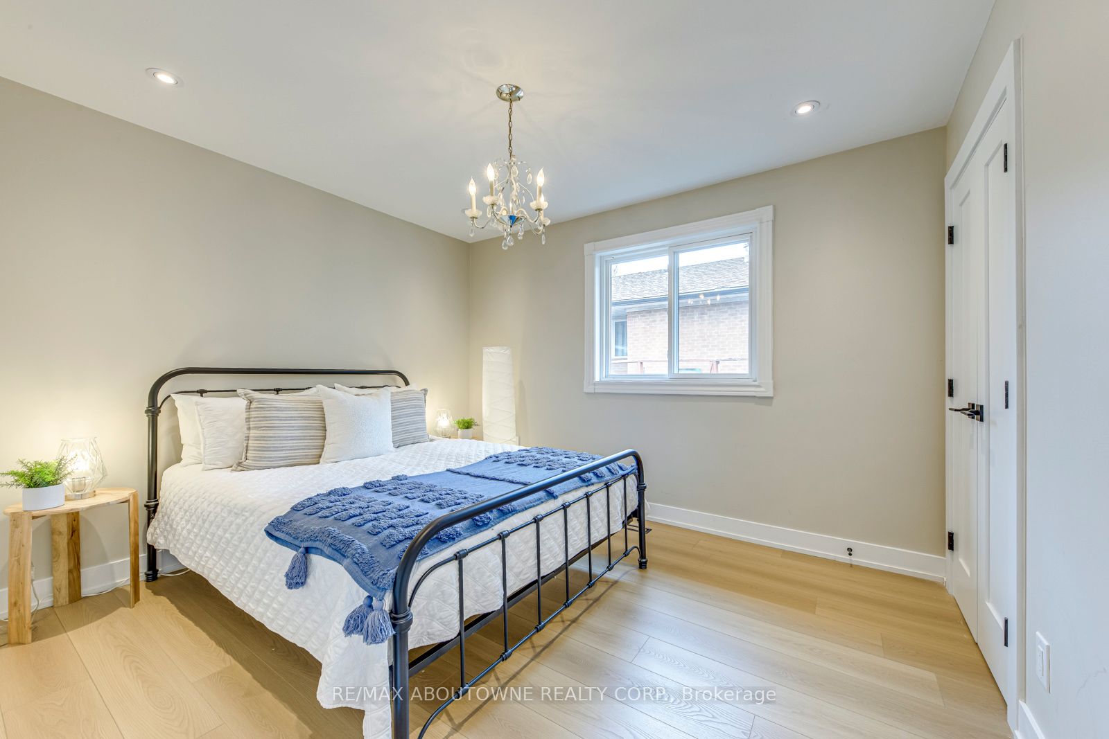 7 Ivybridge Drive, Toronto W08 ‣ W12805618 7 Ivybridge Drive, Toronto W08 ‣ W12805618