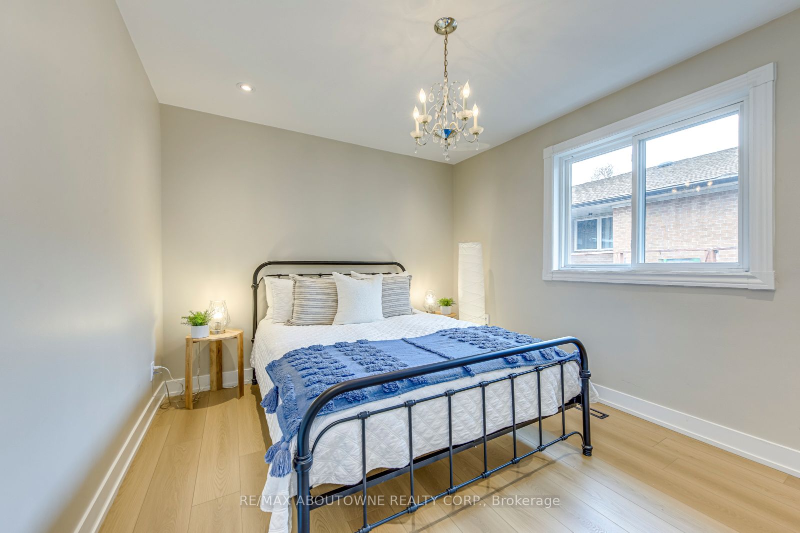 7 Ivybridge Drive, Toronto W08 ‣ W12805618 7 Ivybridge Drive, Toronto W08 ‣ W12805618