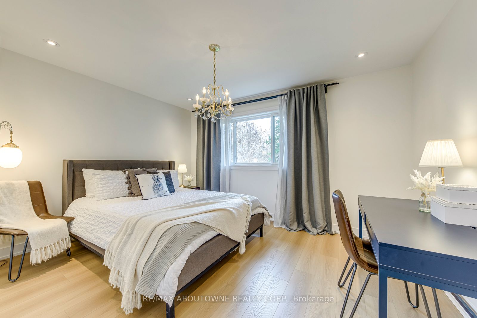 7 Ivybridge Drive, Toronto W08 ‣ W12805618 7 Ivybridge Drive, Toronto W08 ‣ W12805618