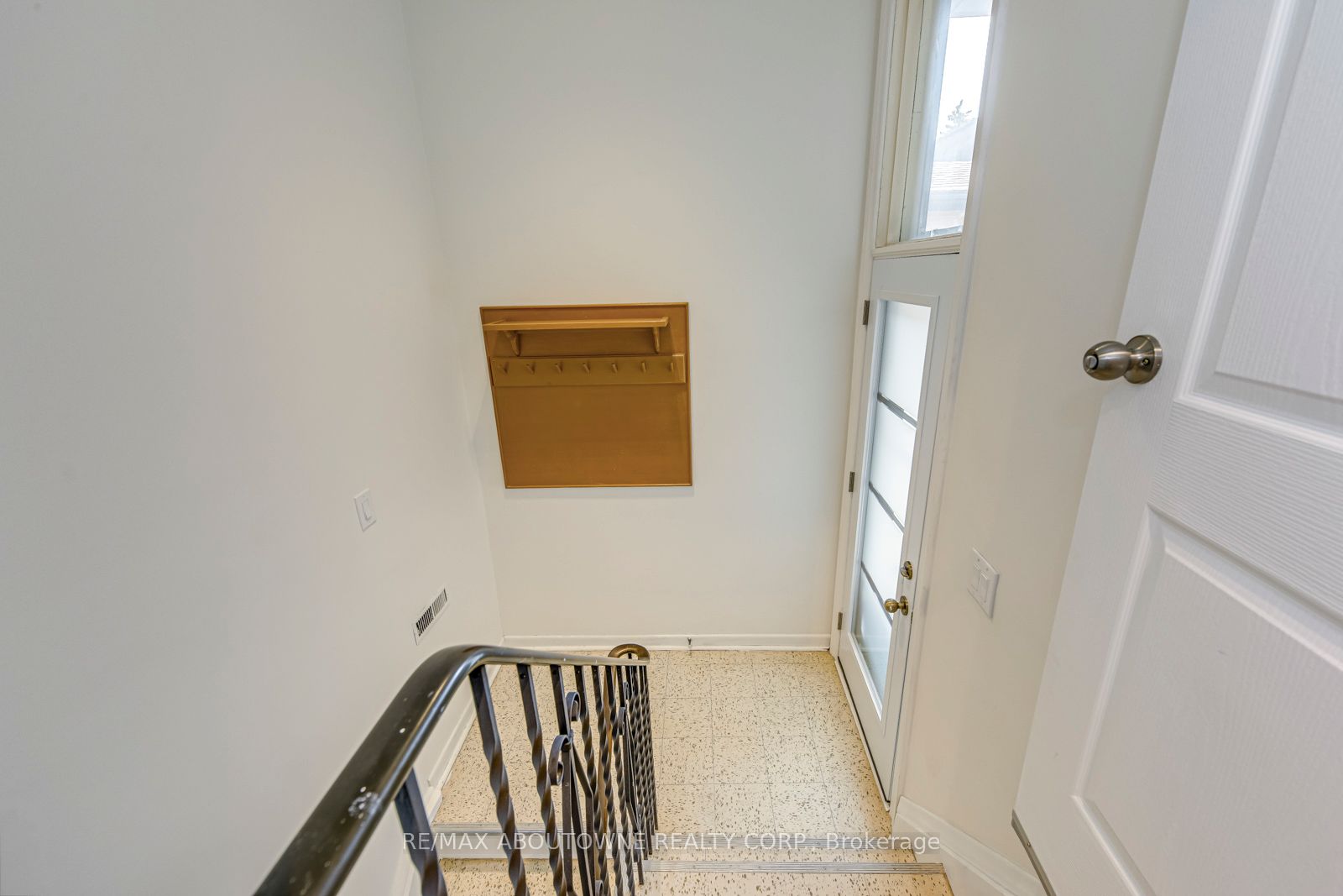 7 Ivybridge Drive, Toronto W08 ‣ W12805618 7 Ivybridge Drive, Toronto W08 ‣ W12805618