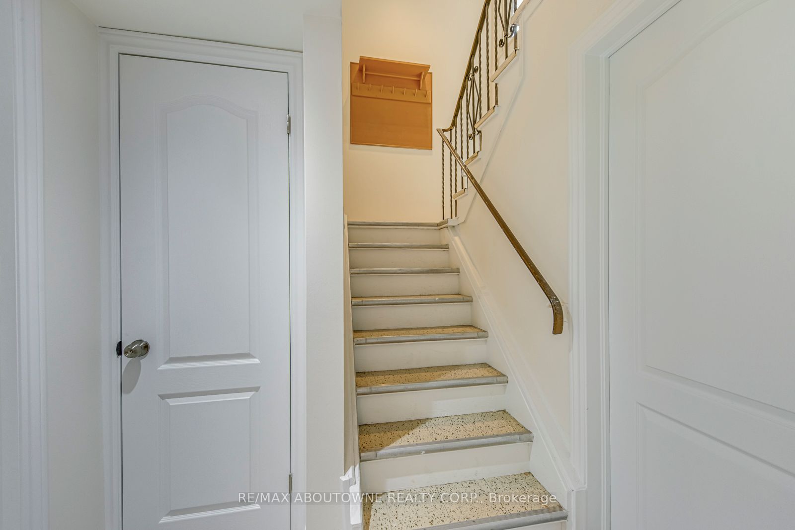 7 Ivybridge Drive, Toronto W08 ‣ W12805618 7 Ivybridge Drive, Toronto W08 ‣ W12805618