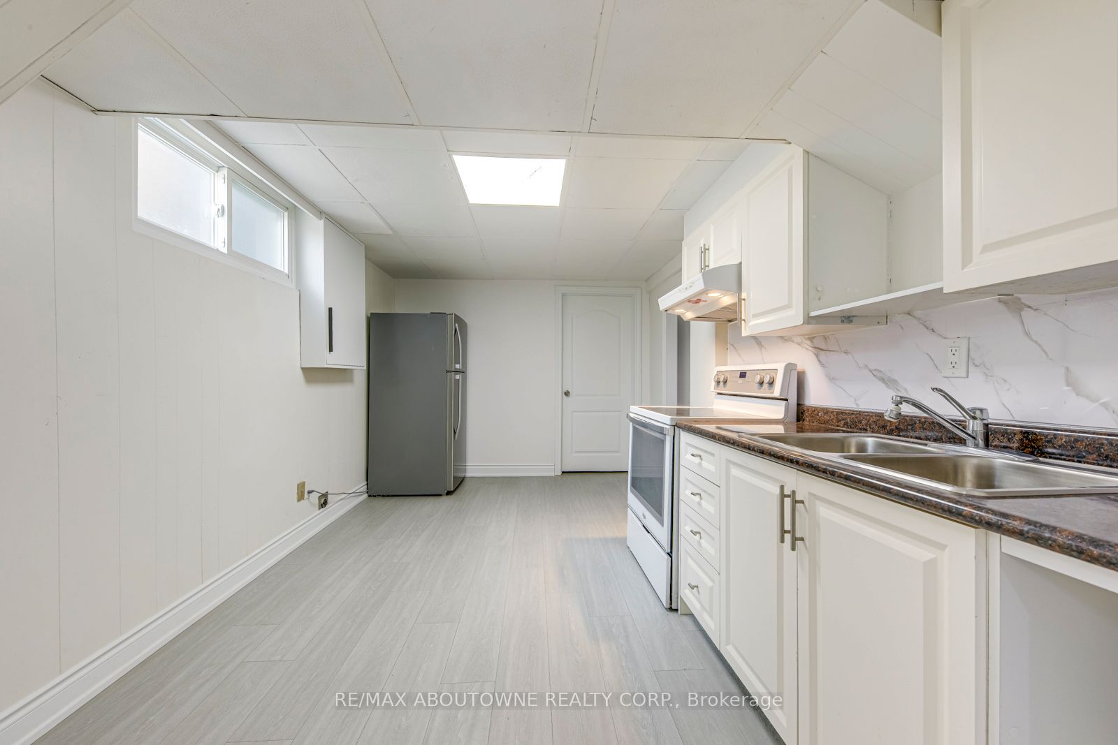 7 Ivybridge Drive, Toronto W08 ‣ W12805618 7 Ivybridge Drive, Toronto W08 ‣ W12805618