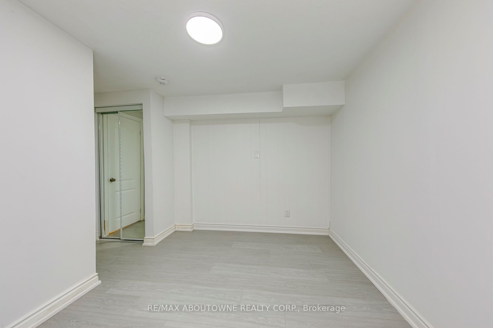 7 Ivybridge Drive, Toronto W08 ‣ W12805618 7 Ivybridge Drive, Toronto W08 ‣ W12805618