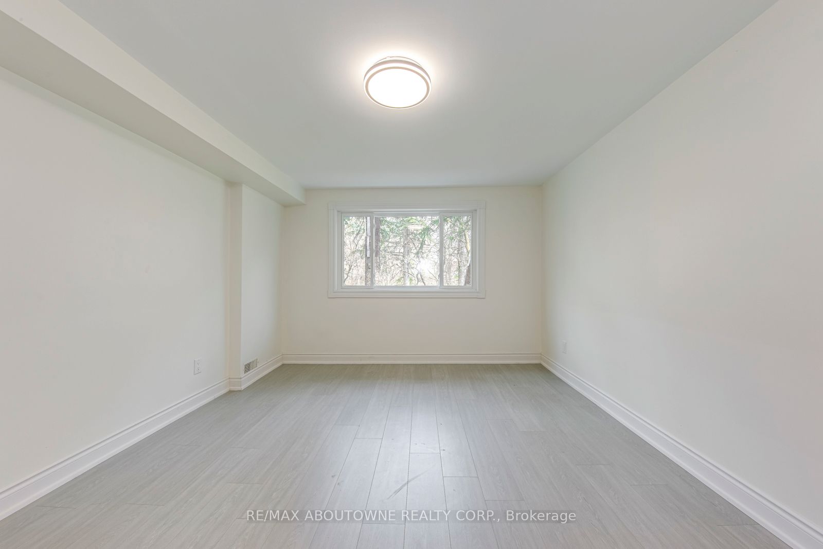 7 Ivybridge Drive, Toronto W08 ‣ W12805618 7 Ivybridge Drive, Toronto W08 ‣ W12805618