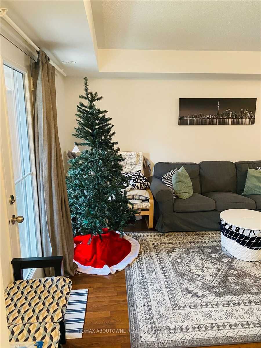 192 – 2492 Post Road, Oakville ‣ W12806206 192 – 2492 Post Road, Oakville ‣ W12806206