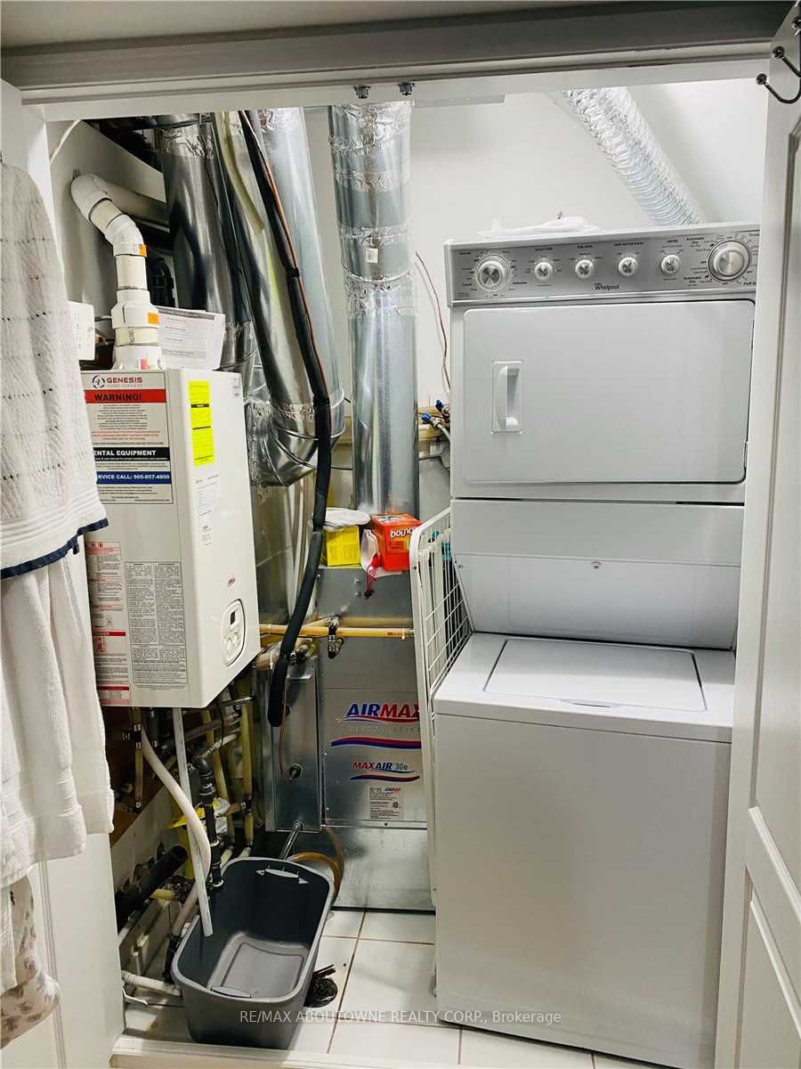 192 – 2492 Post Road, Oakville ‣ W12806206 192 – 2492 Post Road, Oakville ‣ W12806206