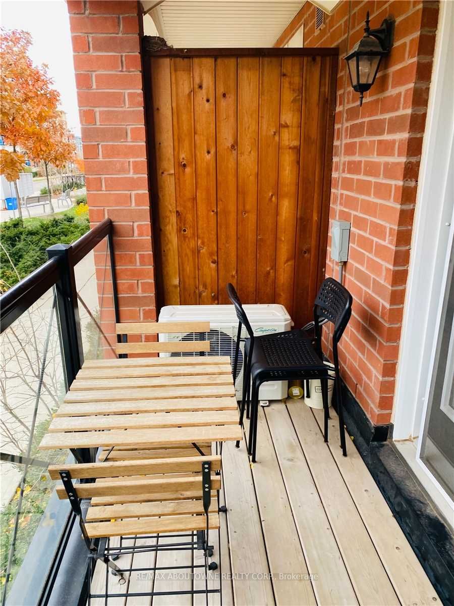 192 – 2492 Post Road, Oakville ‣ W12806206 192 – 2492 Post Road, Oakville ‣ W12806206