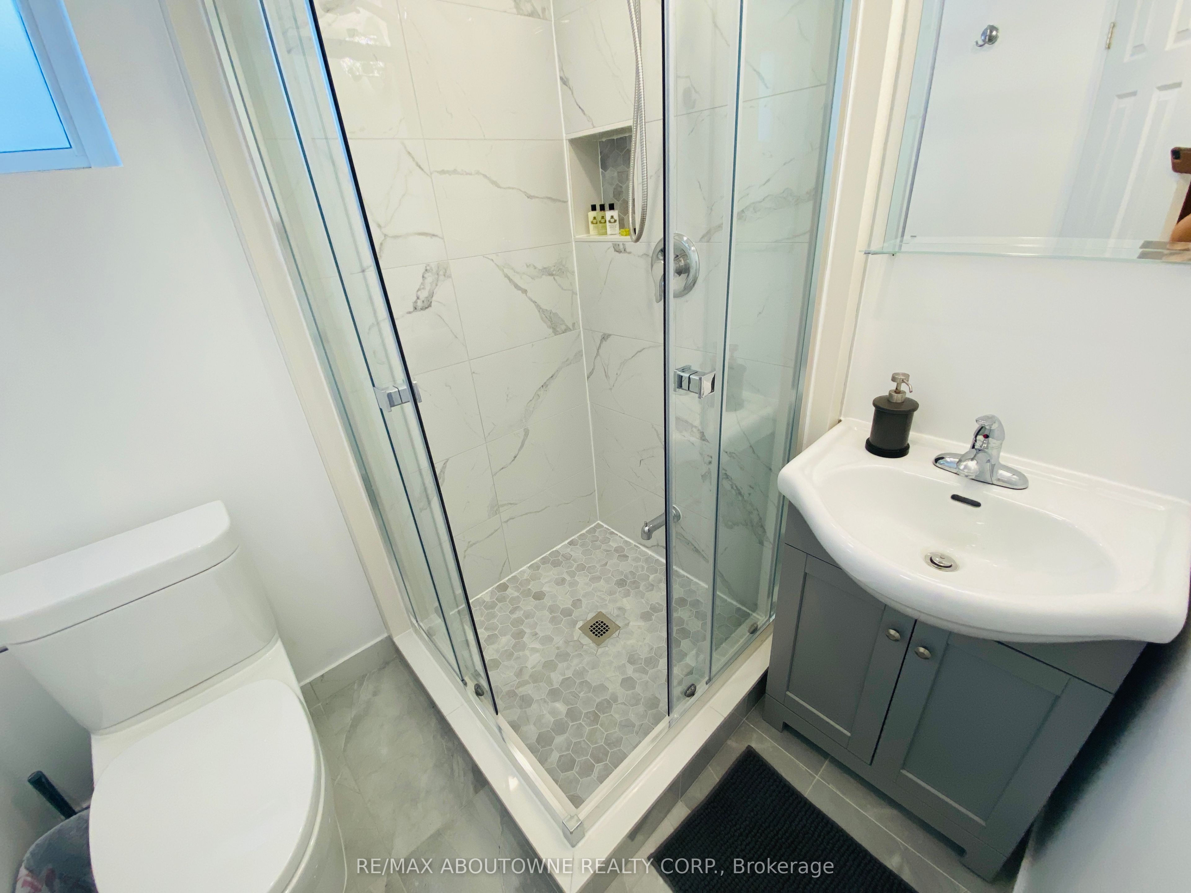 1601 Sandgate Crescent, Mississauga ‣ W12809628 1601 Sandgate Crescent, Mississauga ‣ W12809628