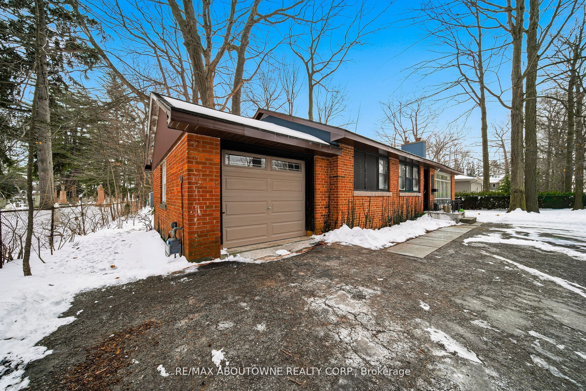 276 Lakeshore Road, Oakville