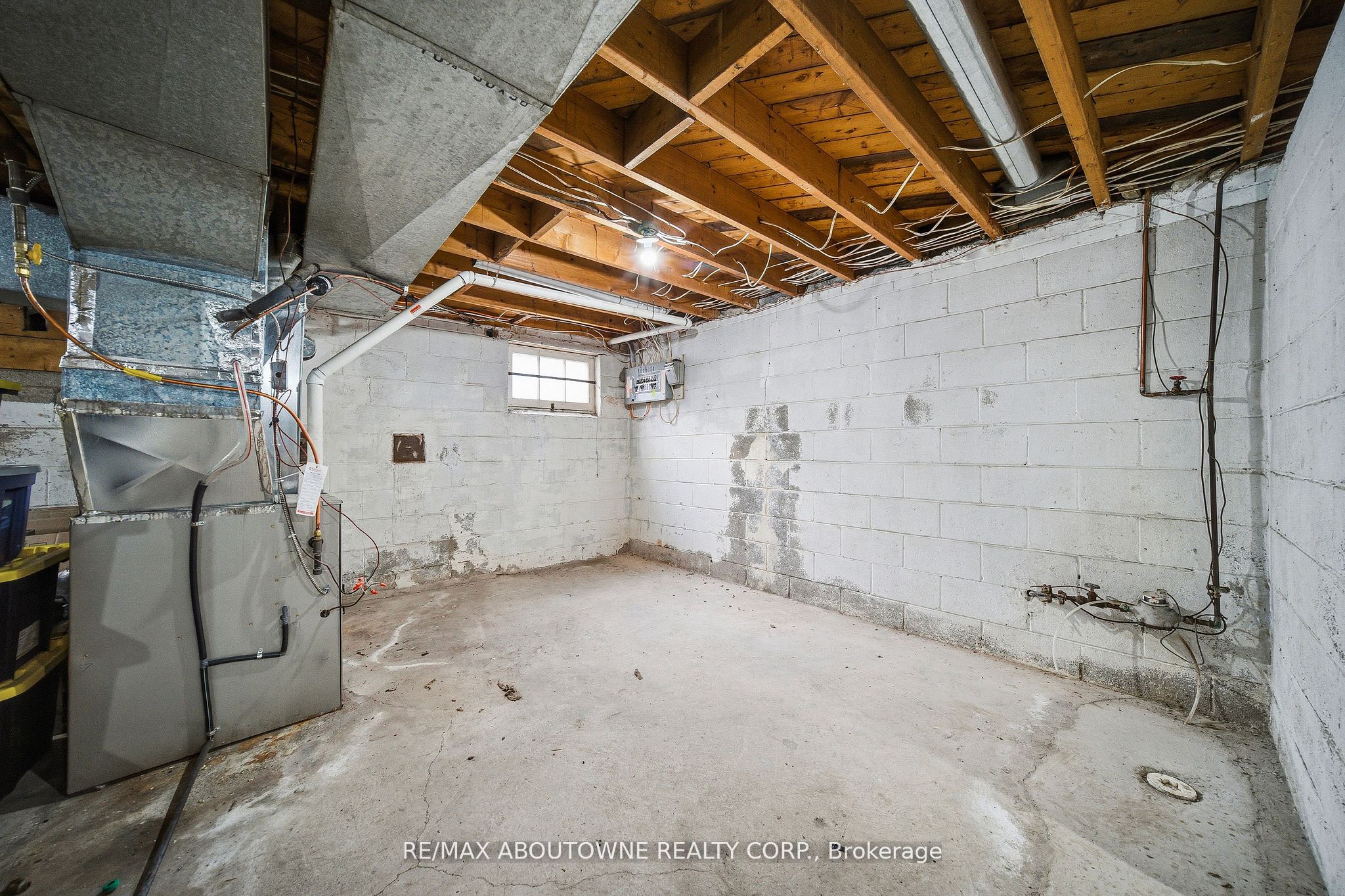 276 Lakeshore Road, Oakville ‣ W12816046 276 Lakeshore Road, Oakville ‣ W12816046