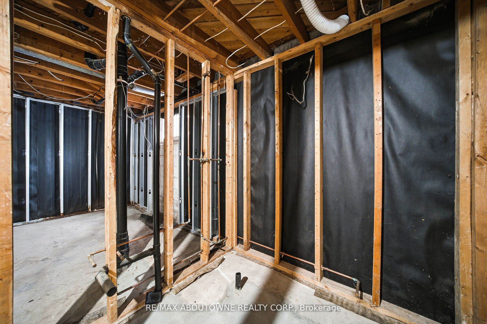 276 Lakeshore Road, Oakville ‣ W12816046 276 Lakeshore Road, Oakville ‣ W12816046