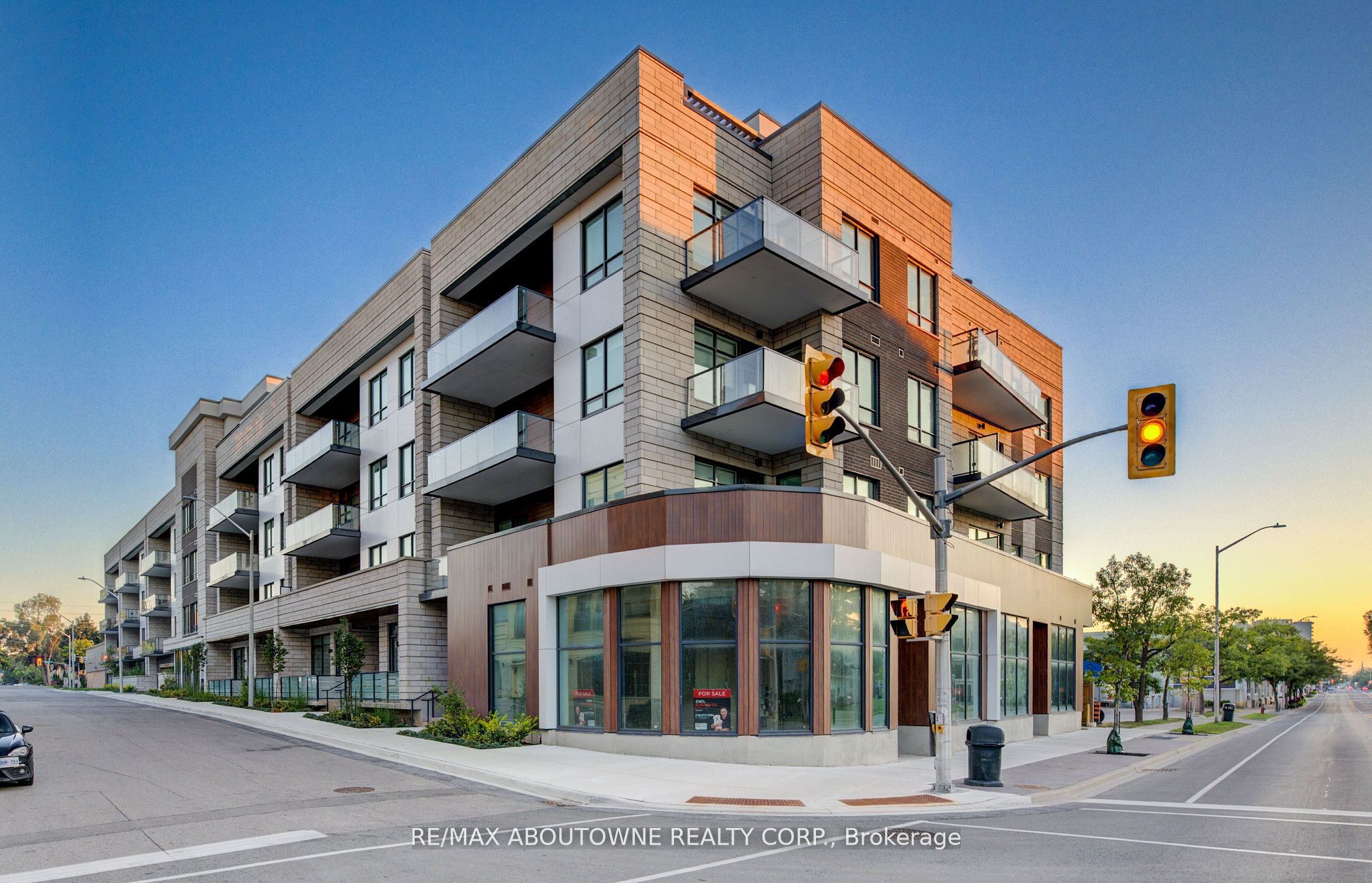06 – 123 MAURICE Drive, Oakville