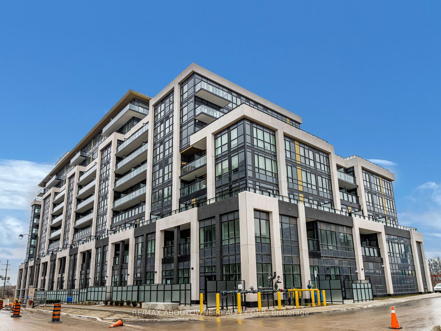 10 – 405 Dundas Street, Oakville