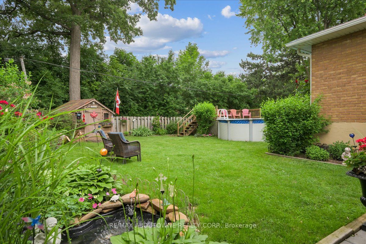 2033 Saxon Road, Oakville ‣ W12822550 2033 Saxon Road, Oakville ‣ W12822550