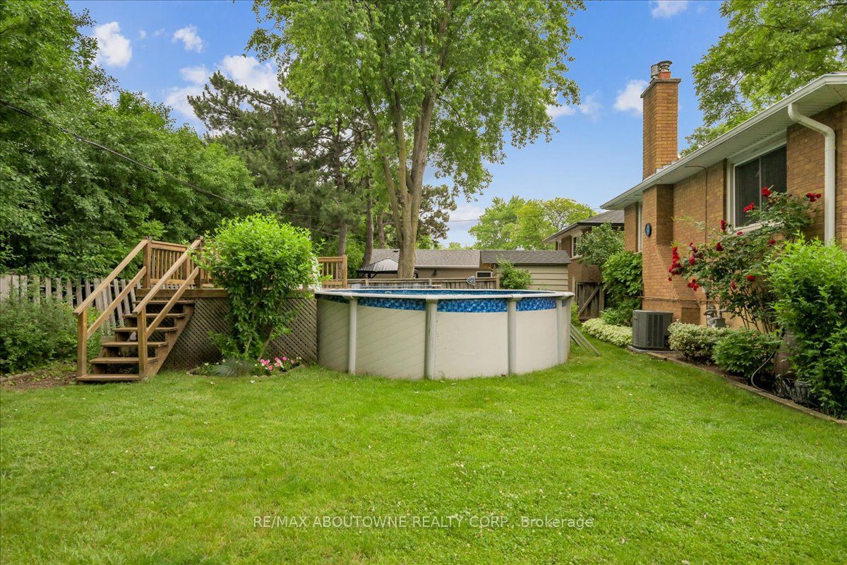 2033 Saxon Road, Oakville ‣ W12822550 2033 Saxon Road, Oakville ‣ W12822550