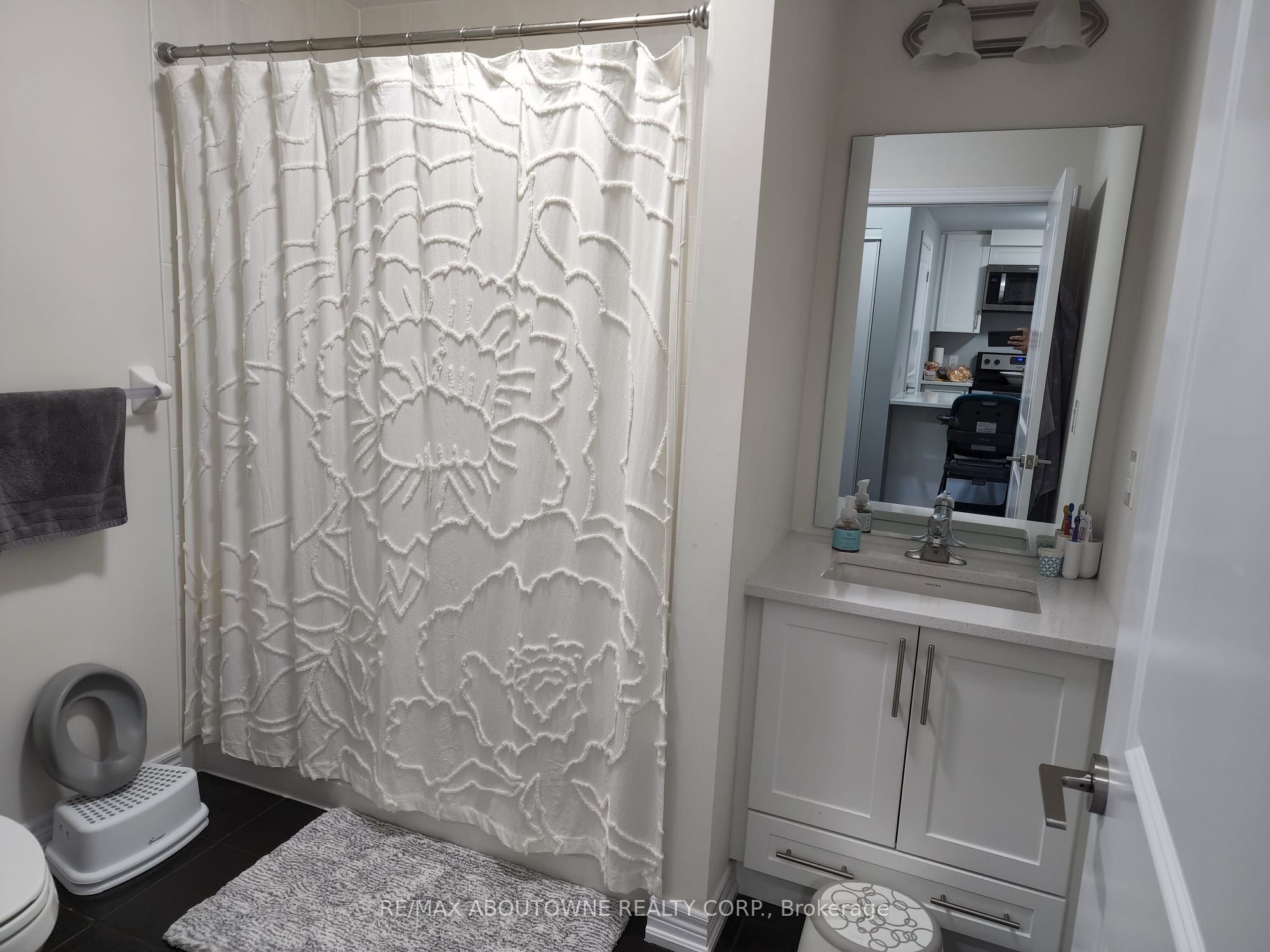 8 – 2370 Khalsa Gate, Oakville ‣ W12826046 8 – 2370 Khalsa Gate, Oakville ‣ W12826046