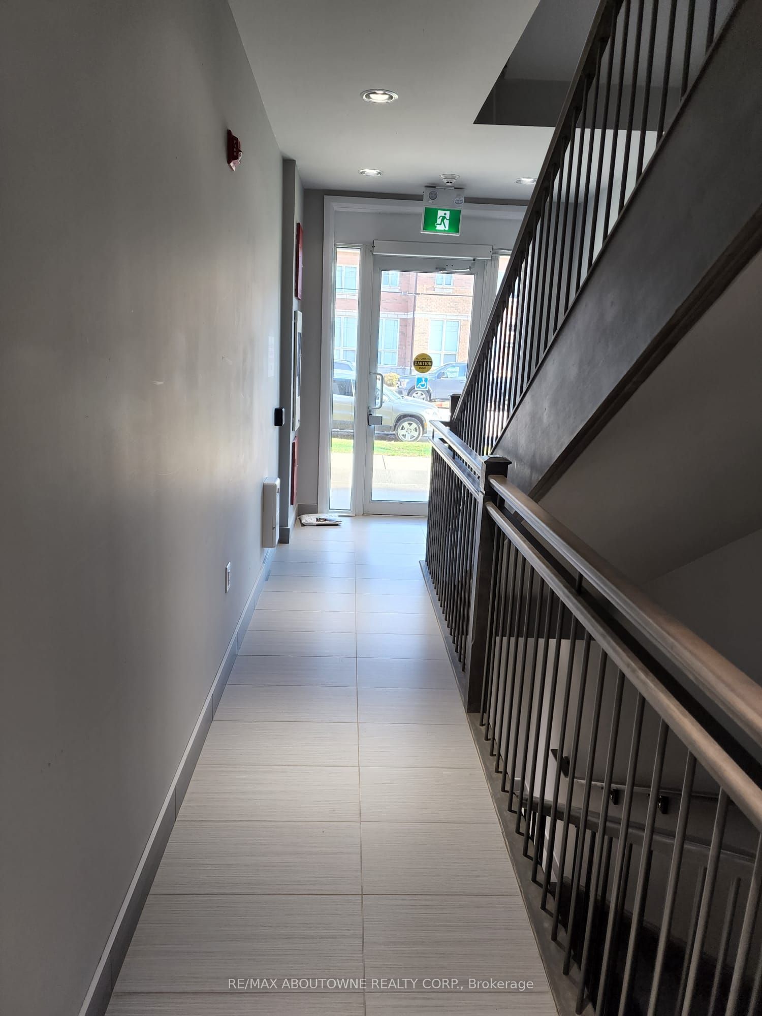 8 – 2370 Khalsa Gate, Oakville ‣ W12826046 8 – 2370 Khalsa Gate, Oakville ‣ W12826046