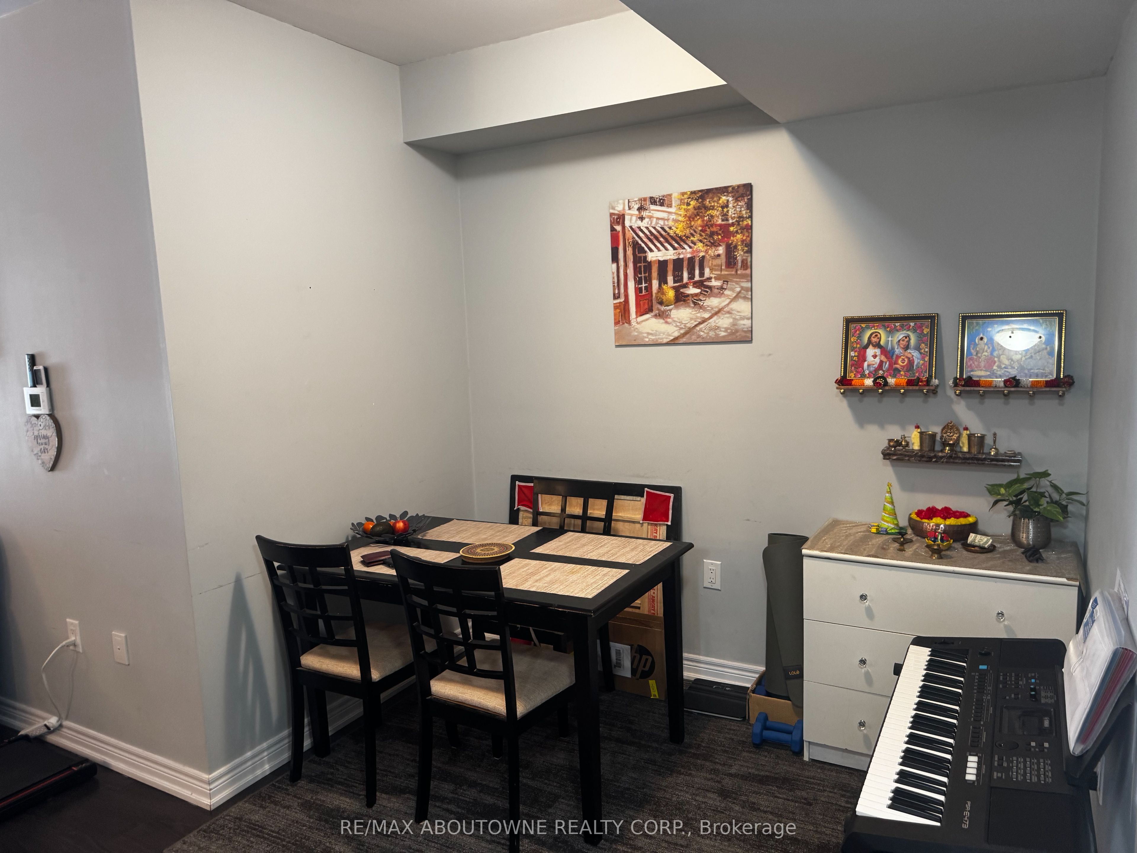 8 – 2370 Khalsa Gate, Oakville ‣ W12826046 8 – 2370 Khalsa Gate, Oakville ‣ W12826046