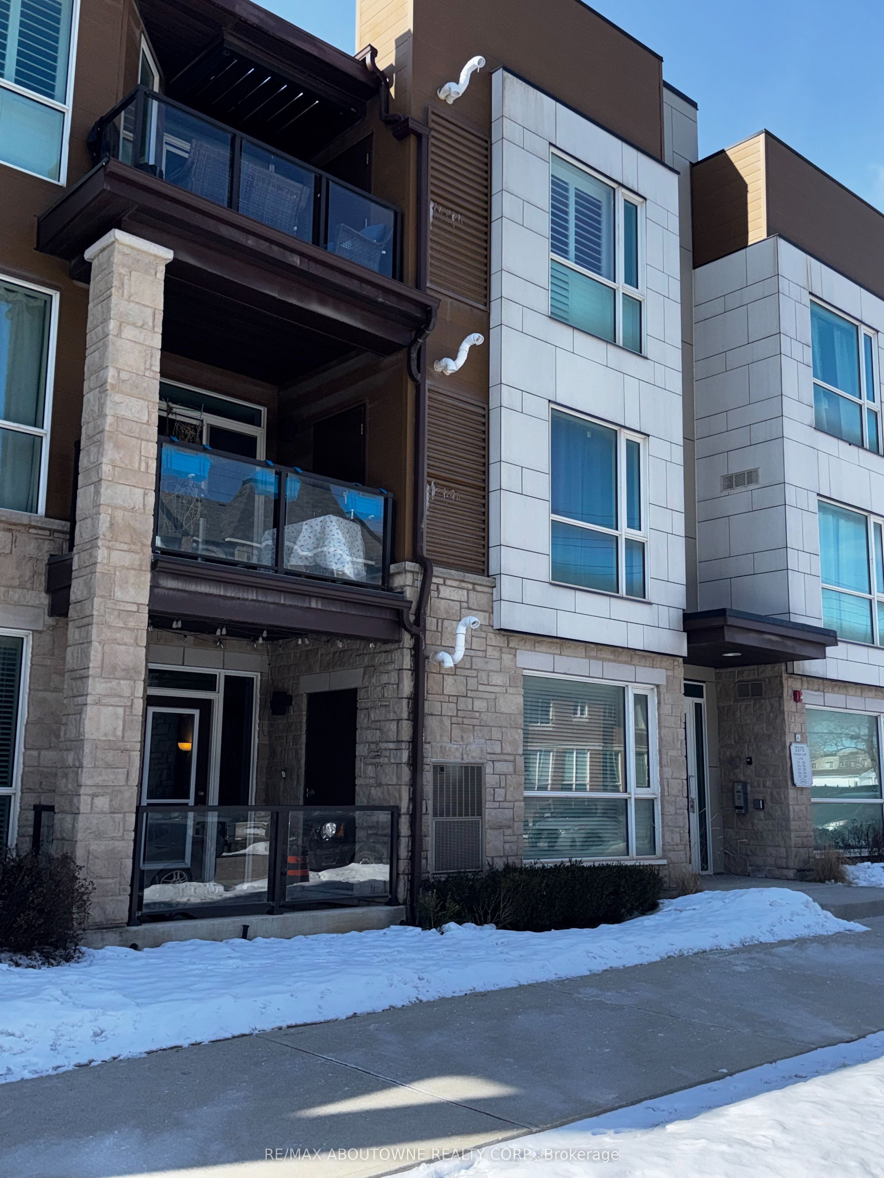 8 – 2370 Khalsa Gate, Oakville ‣ W12826046 8 – 2370 Khalsa Gate, Oakville ‣ W12826046