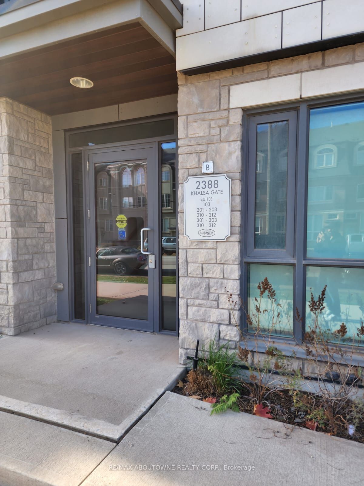 8 – 2370 Khalsa Gate, Oakville ‣ W12826046 8 – 2370 Khalsa Gate, Oakville ‣ W12826046