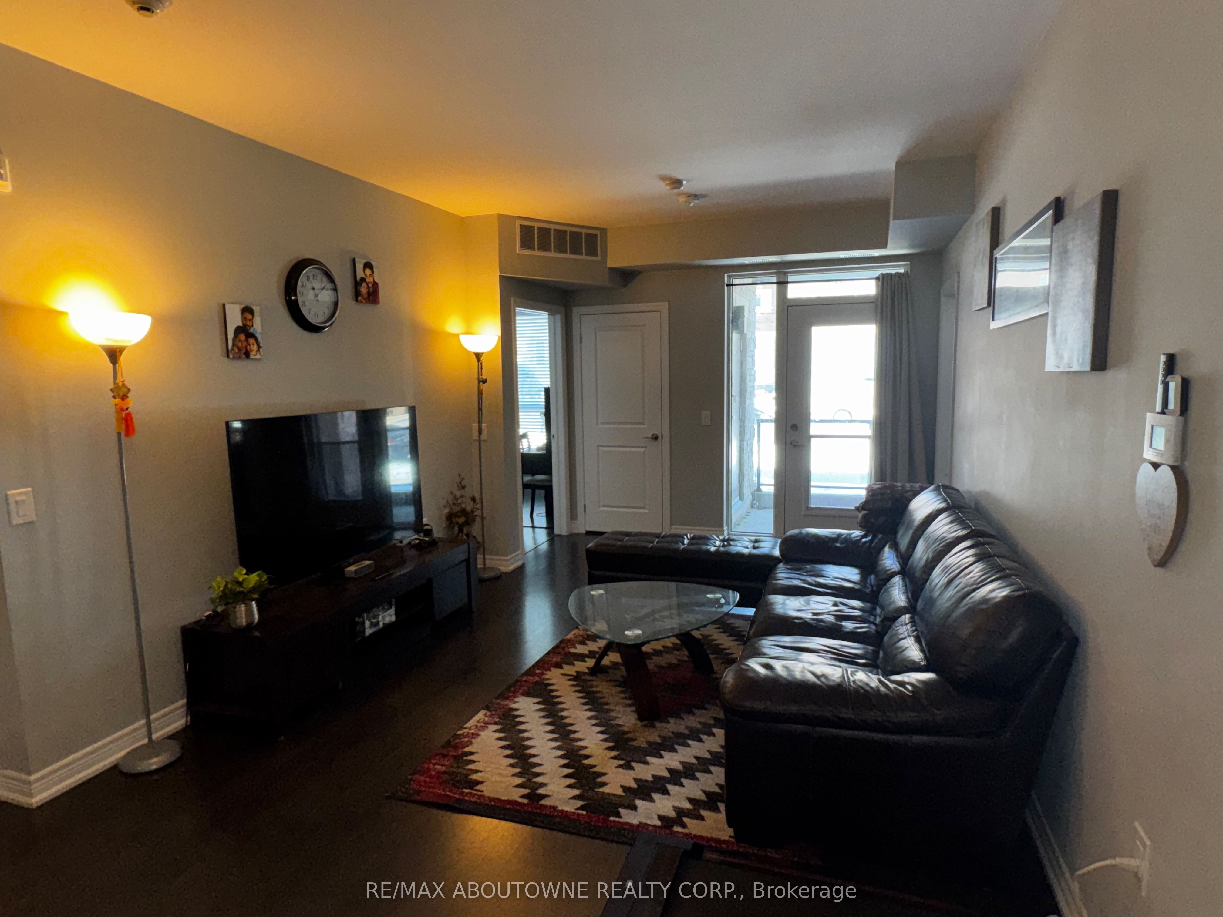 8 – 2370 Khalsa Gate, Oakville ‣ W12826046 8 – 2370 Khalsa Gate, Oakville ‣ W12826046