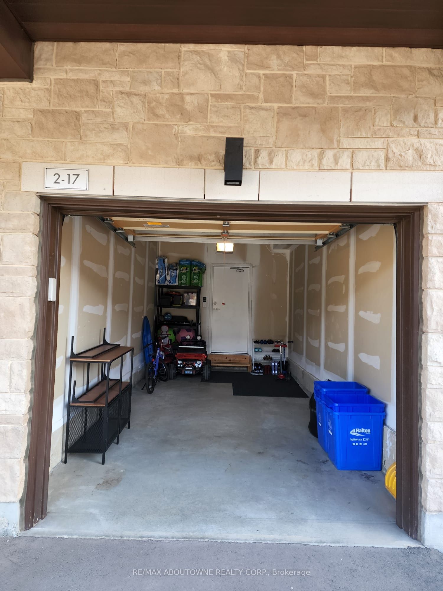 8 – 2370 Khalsa Gate, Oakville ‣ W12826046 8 – 2370 Khalsa Gate, Oakville ‣ W12826046