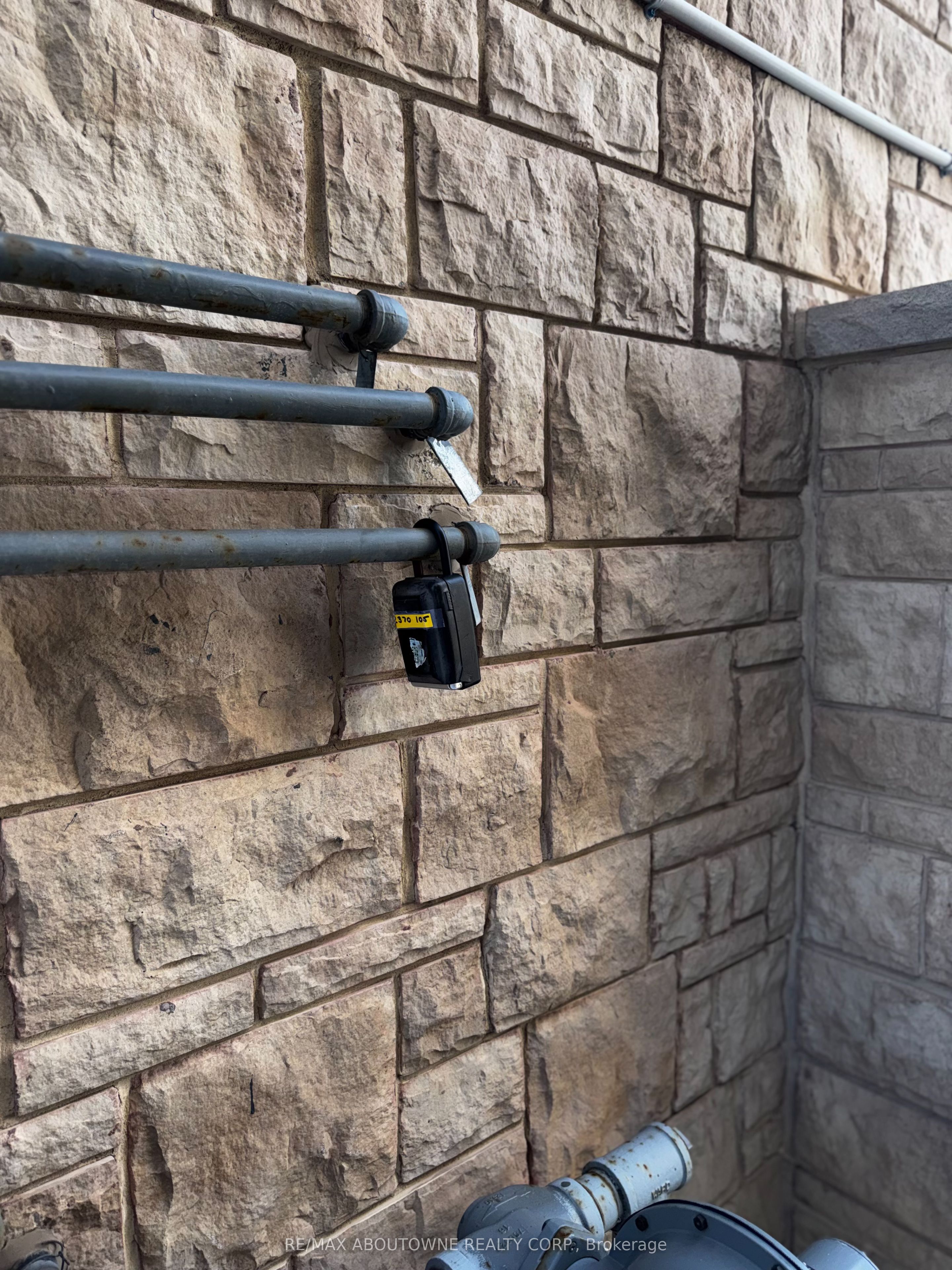 8 – 2370 Khalsa Gate, Oakville ‣ W12826046 8 – 2370 Khalsa Gate, Oakville ‣ W12826046