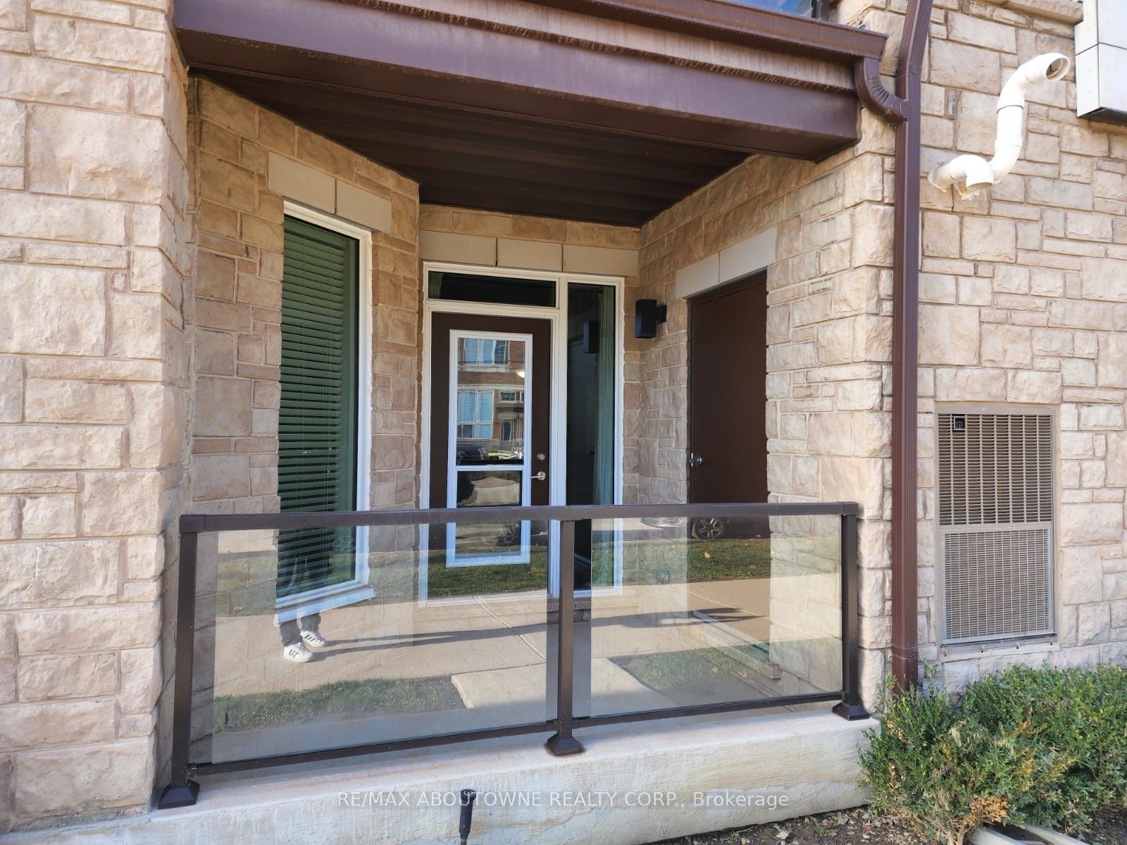 8 – 2370 Khalsa Gate, Oakville ‣ W12826046 8 – 2370 Khalsa Gate, Oakville ‣ W12826046