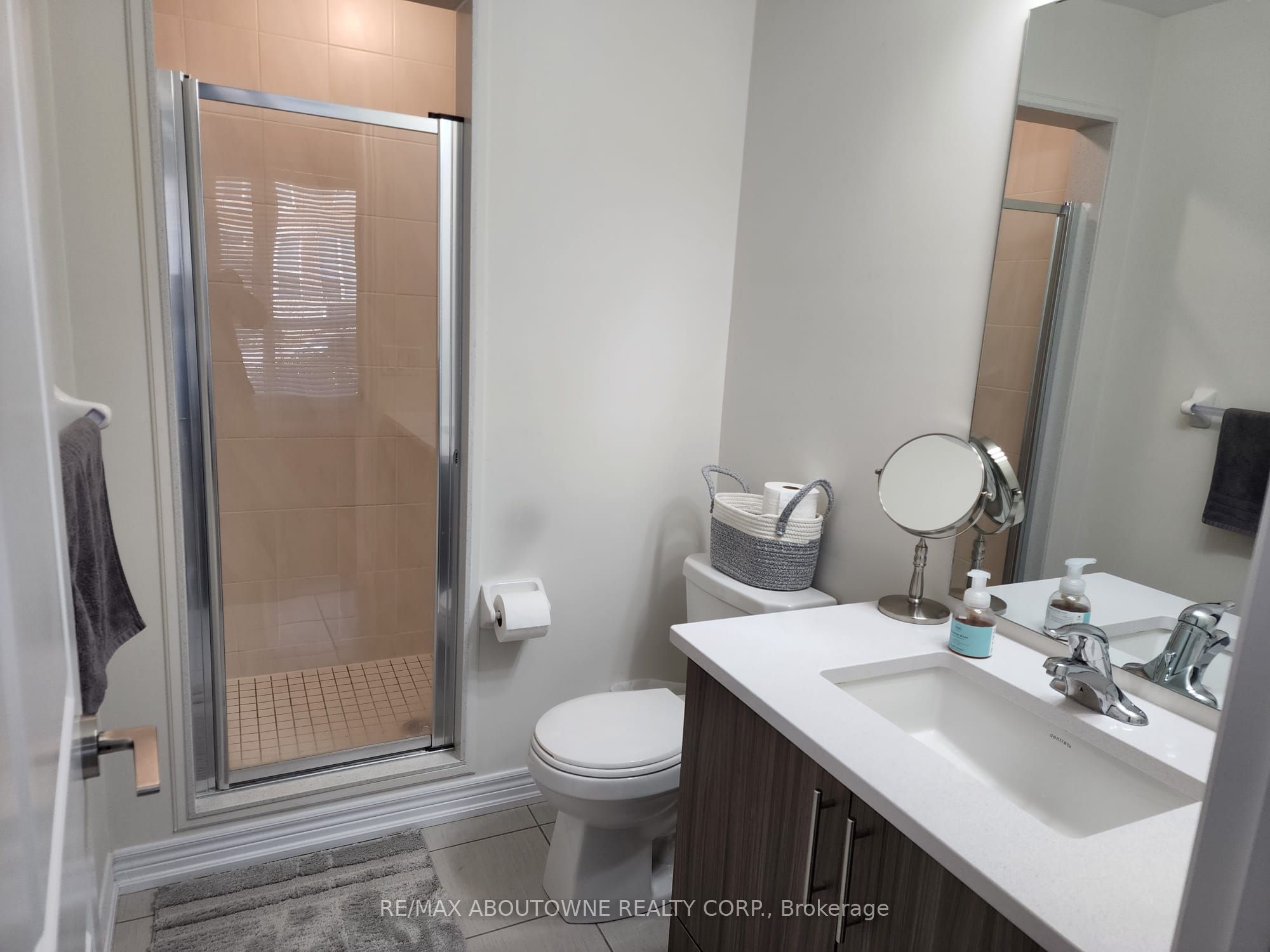 8 – 2370 Khalsa Gate, Oakville ‣ W12826046 8 – 2370 Khalsa Gate, Oakville ‣ W12826046