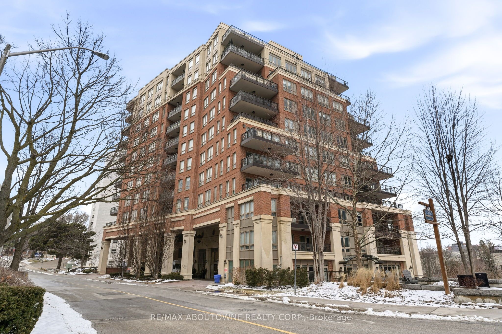 1 – 111 Forsythe Street, Oakville