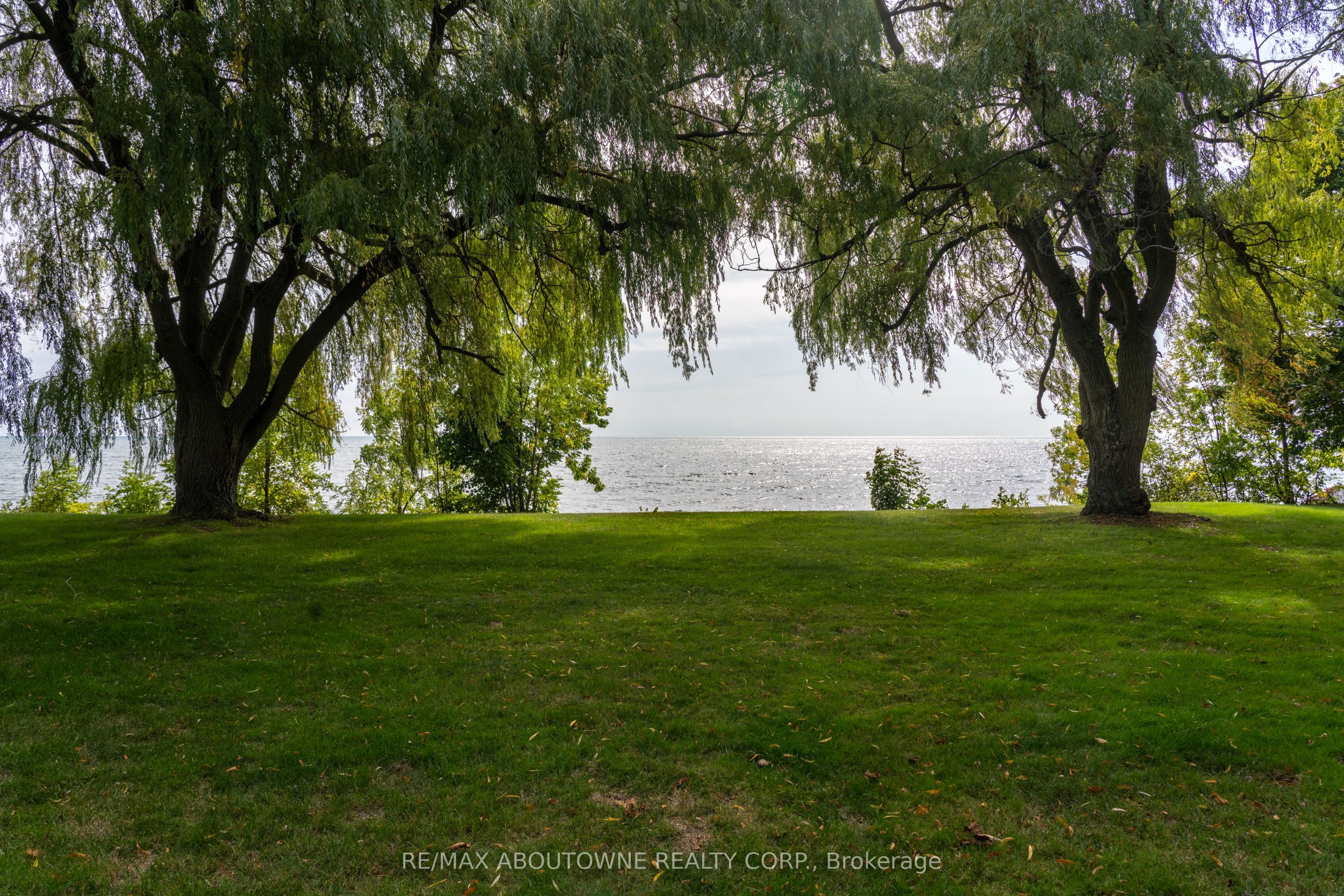 20 Arkendo Drive, Oakville ‣ W12831352 20 Arkendo Drive, Oakville ‣ W12831352