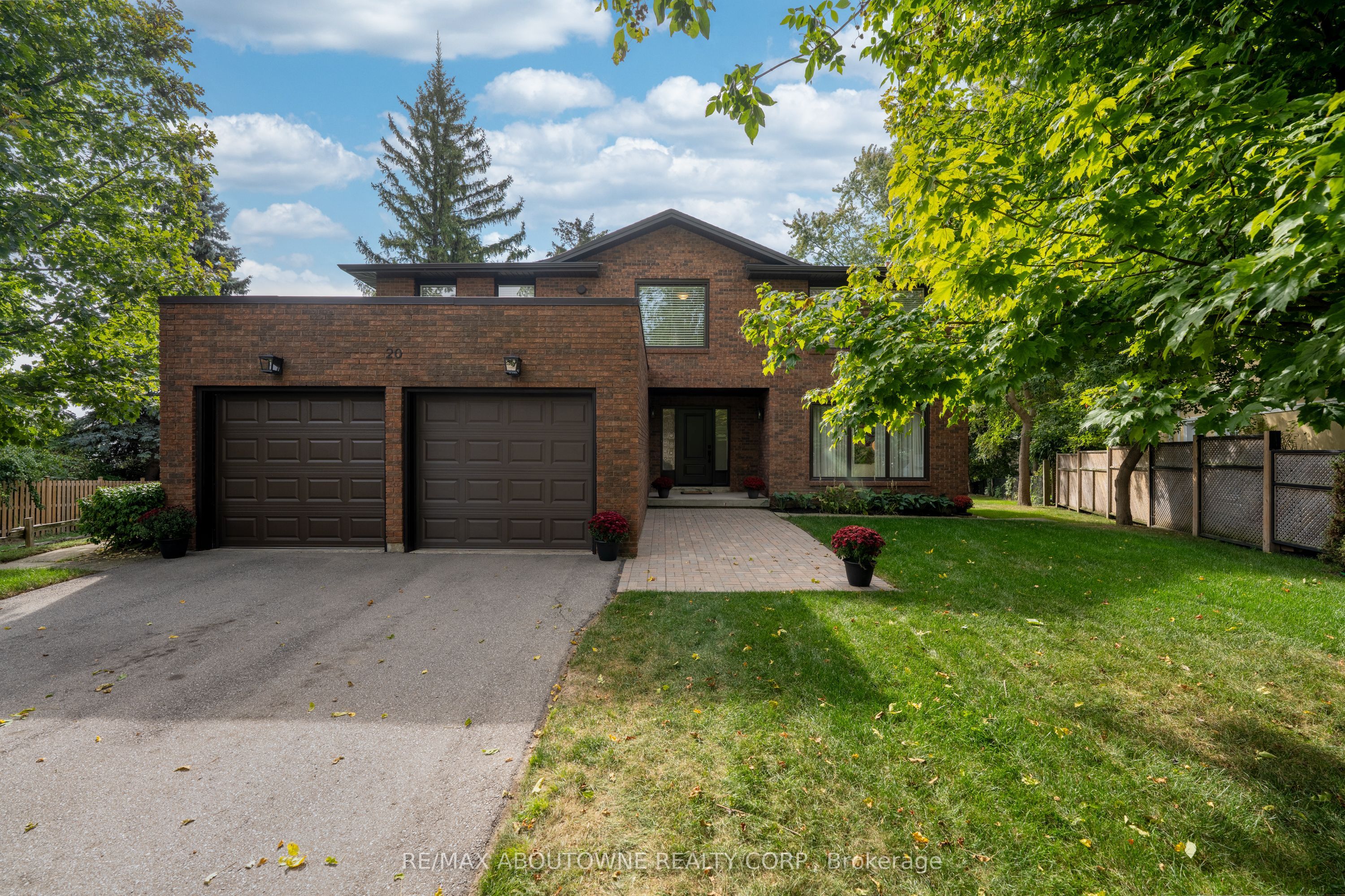 20 Arkendo Drive, Oakville ‣ W12831352 20 Arkendo Drive, Oakville ‣ W12831352