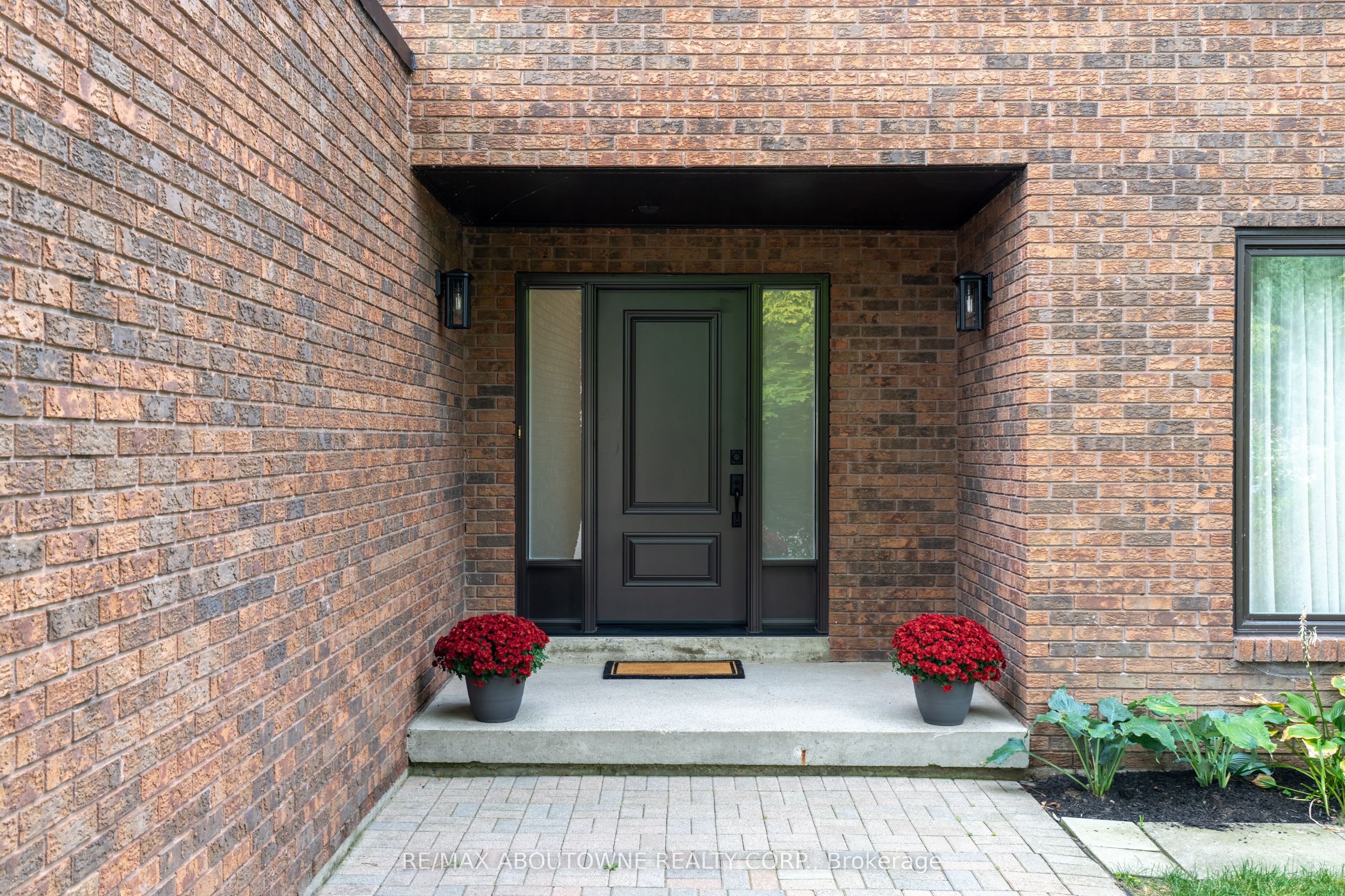 20 Arkendo Drive, Oakville ‣ W12831352 20 Arkendo Drive, Oakville ‣ W12831352