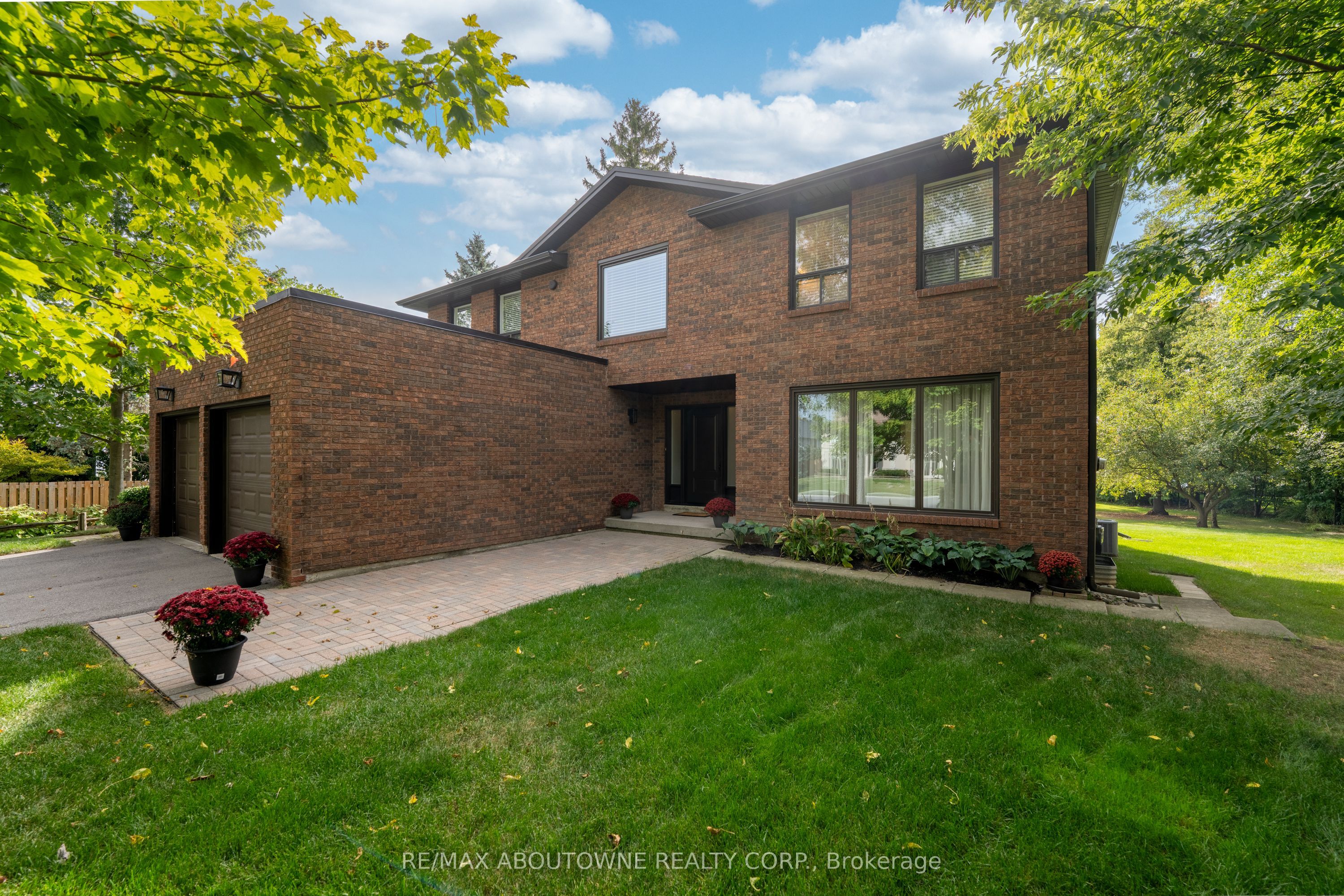 20 Arkendo Drive, Oakville ‣ W12831352 20 Arkendo Drive, Oakville ‣ W12831352