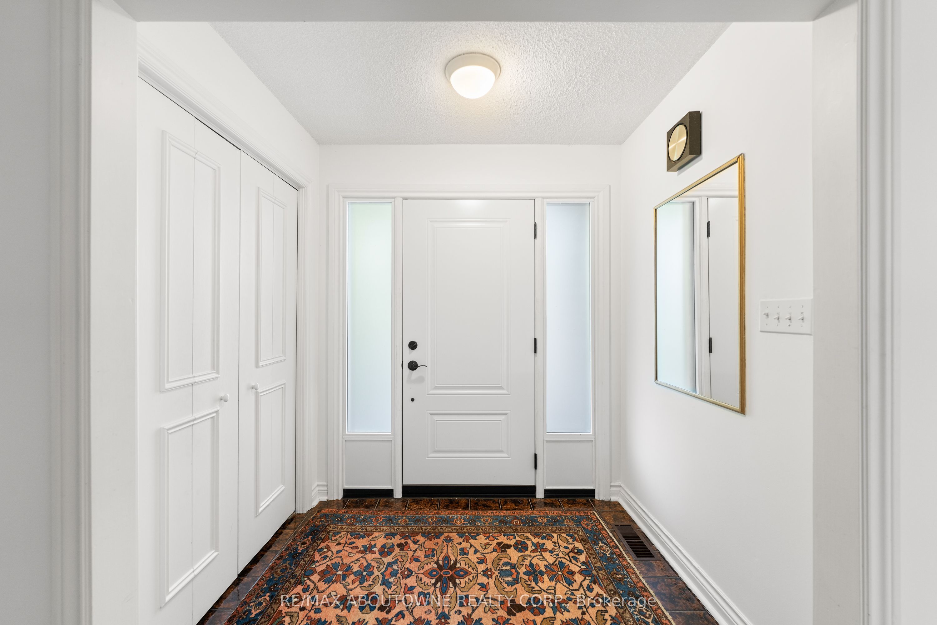 20 Arkendo Drive, Oakville ‣ W12831352 20 Arkendo Drive, Oakville ‣ W12831352