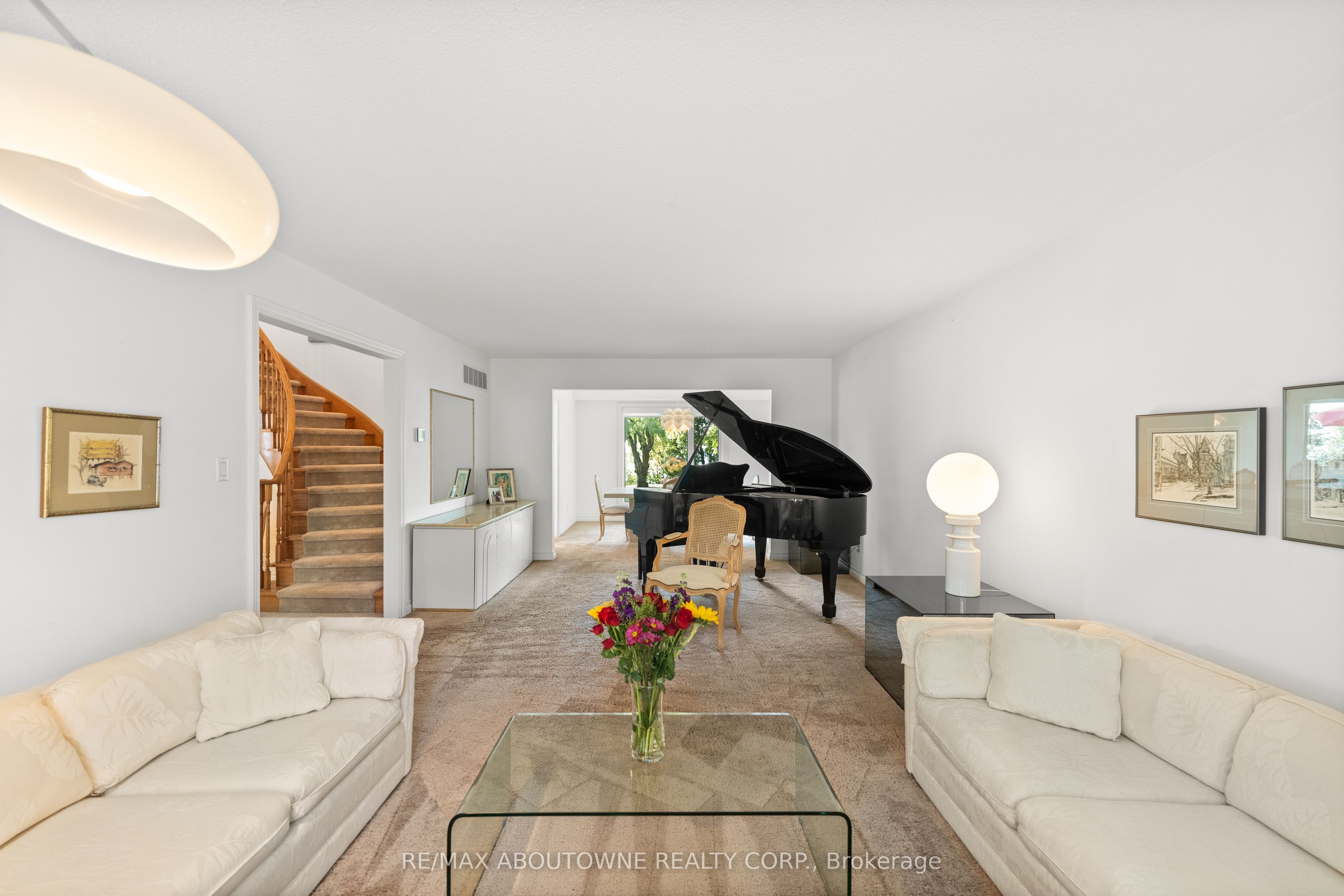 20 Arkendo Drive, Oakville ‣ W12831352 20 Arkendo Drive, Oakville ‣ W12831352