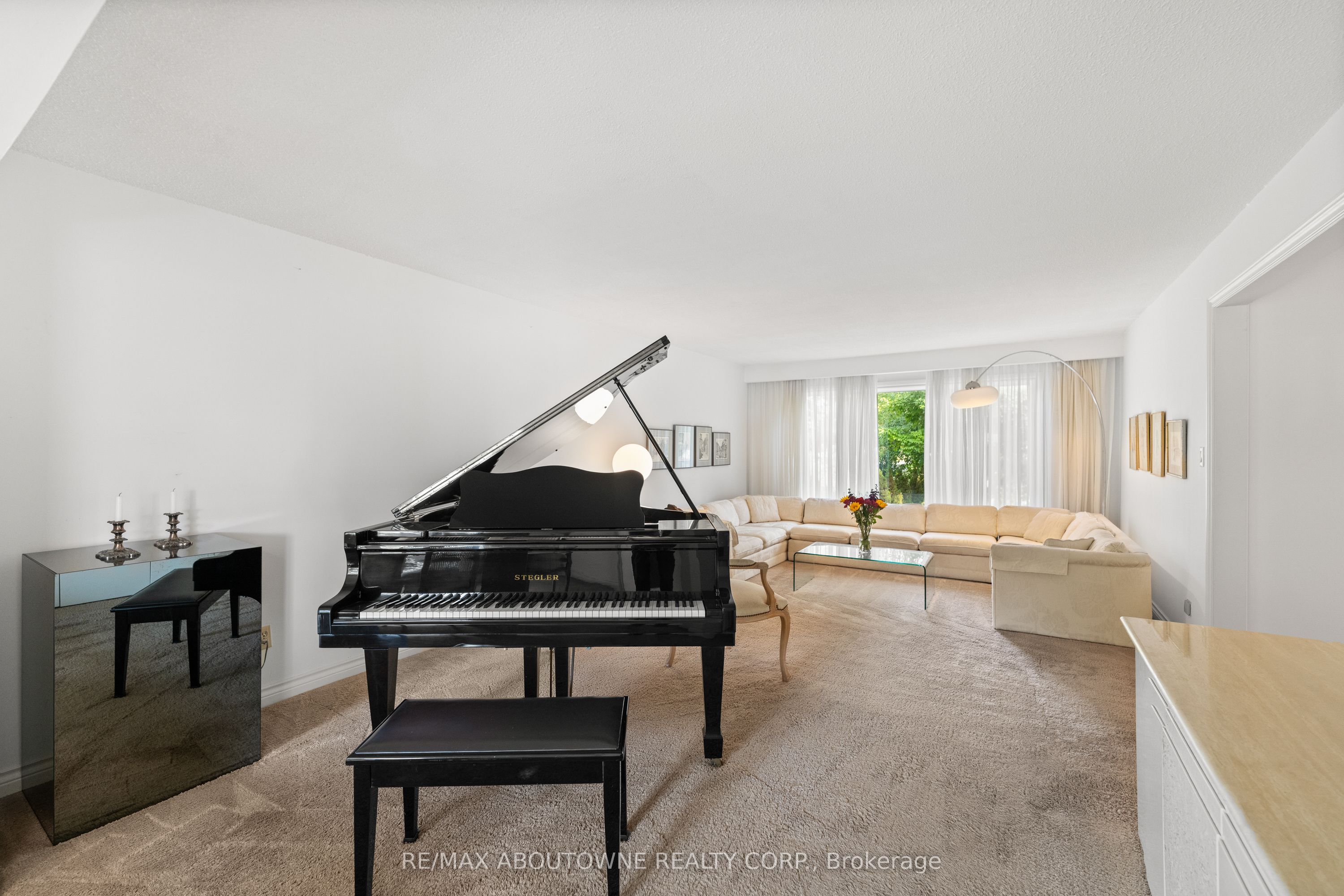 20 Arkendo Drive, Oakville ‣ W12831352 20 Arkendo Drive, Oakville ‣ W12831352