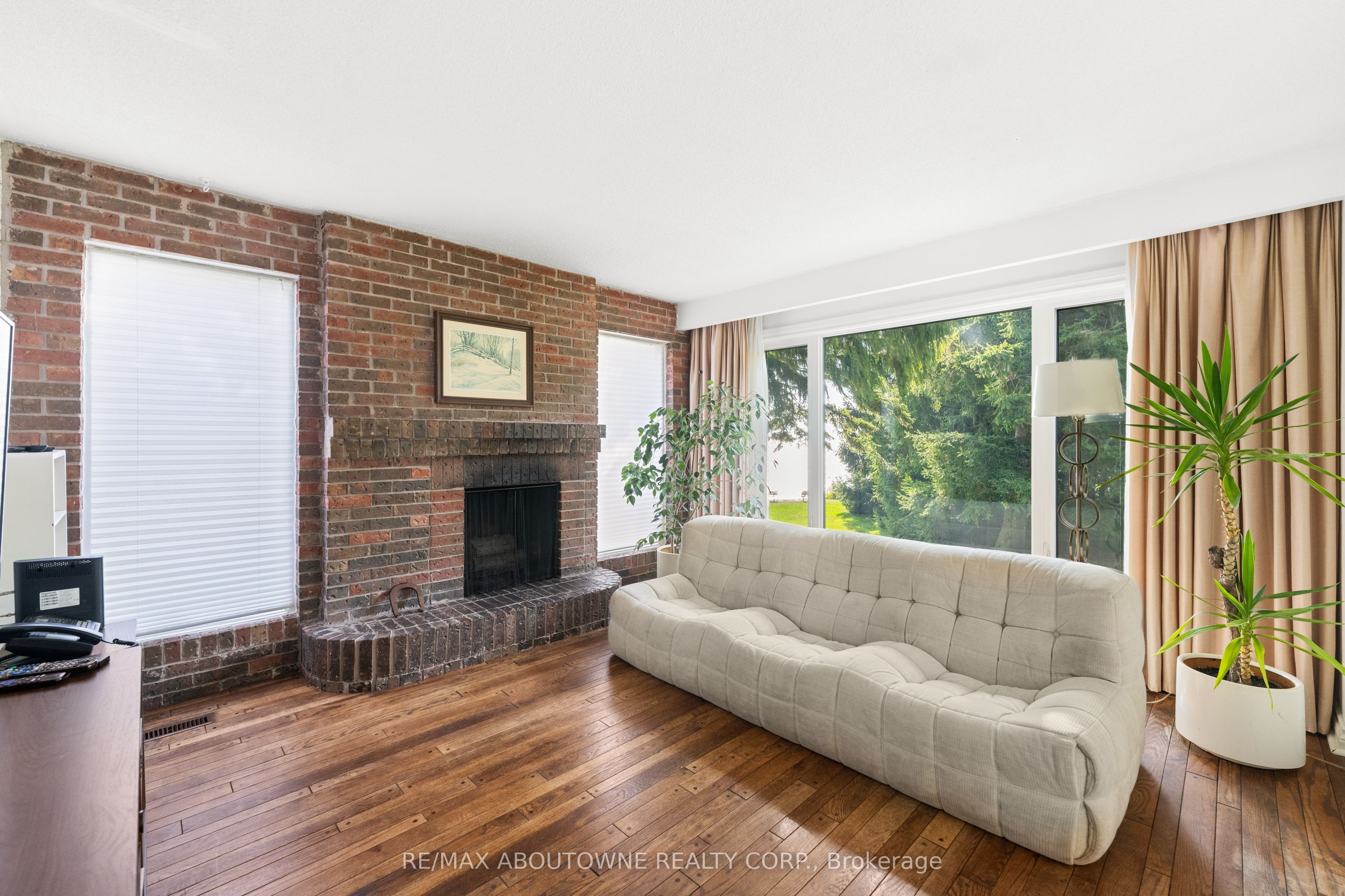 20 Arkendo Drive, Oakville ‣ W12831352 20 Arkendo Drive, Oakville ‣ W12831352