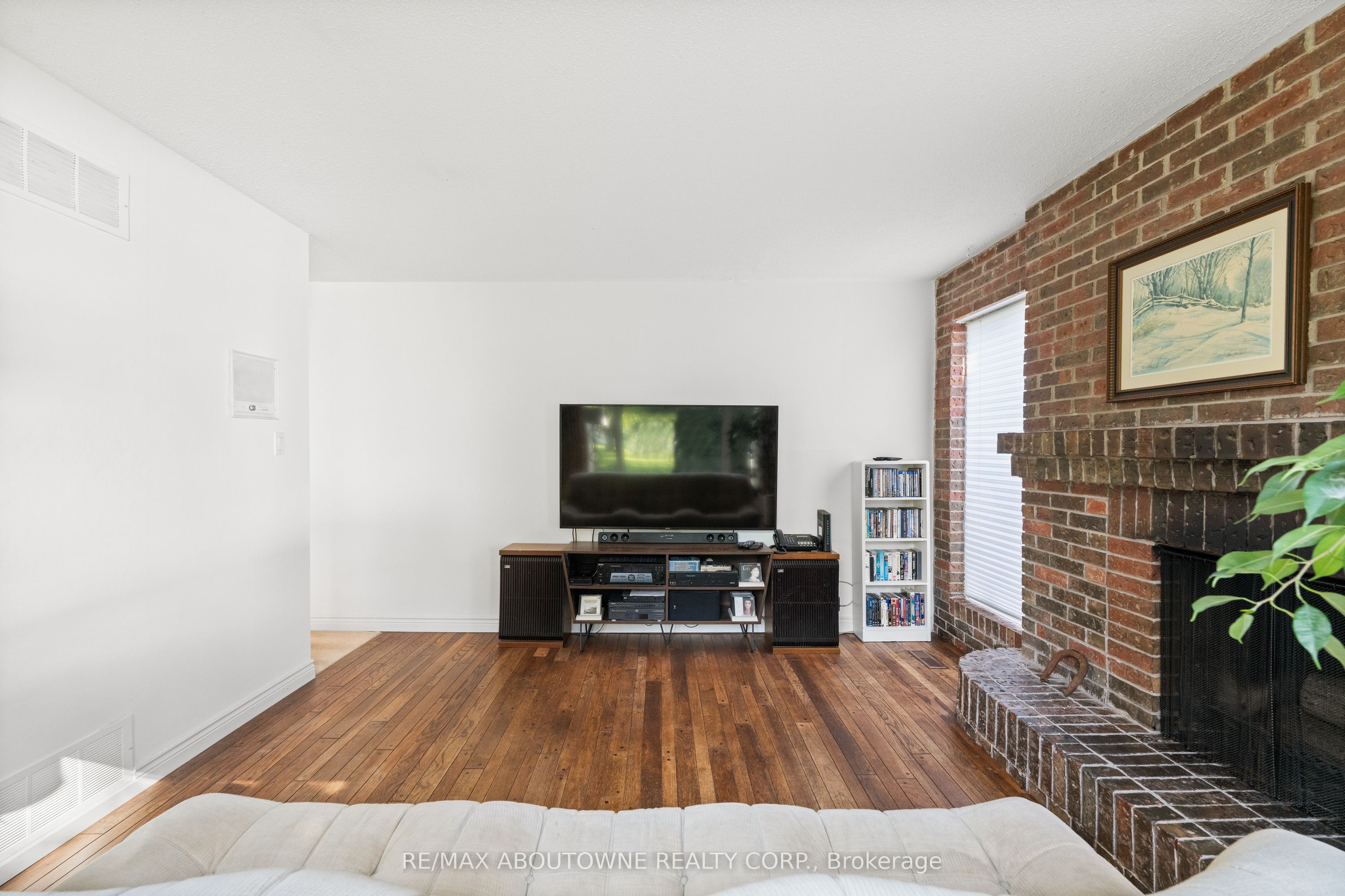 20 Arkendo Drive, Oakville ‣ W12831352 20 Arkendo Drive, Oakville ‣ W12831352