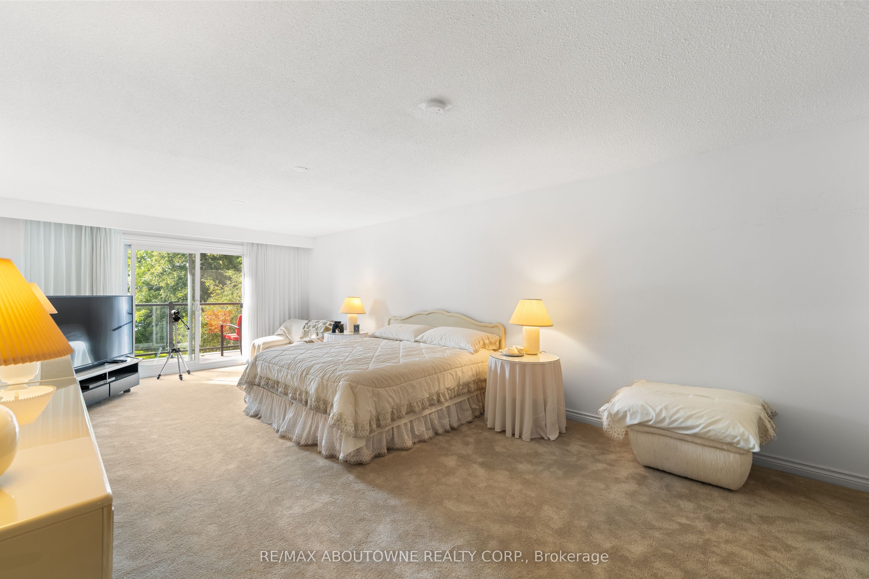 20 Arkendo Drive, Oakville ‣ W12831352 20 Arkendo Drive, Oakville ‣ W12831352