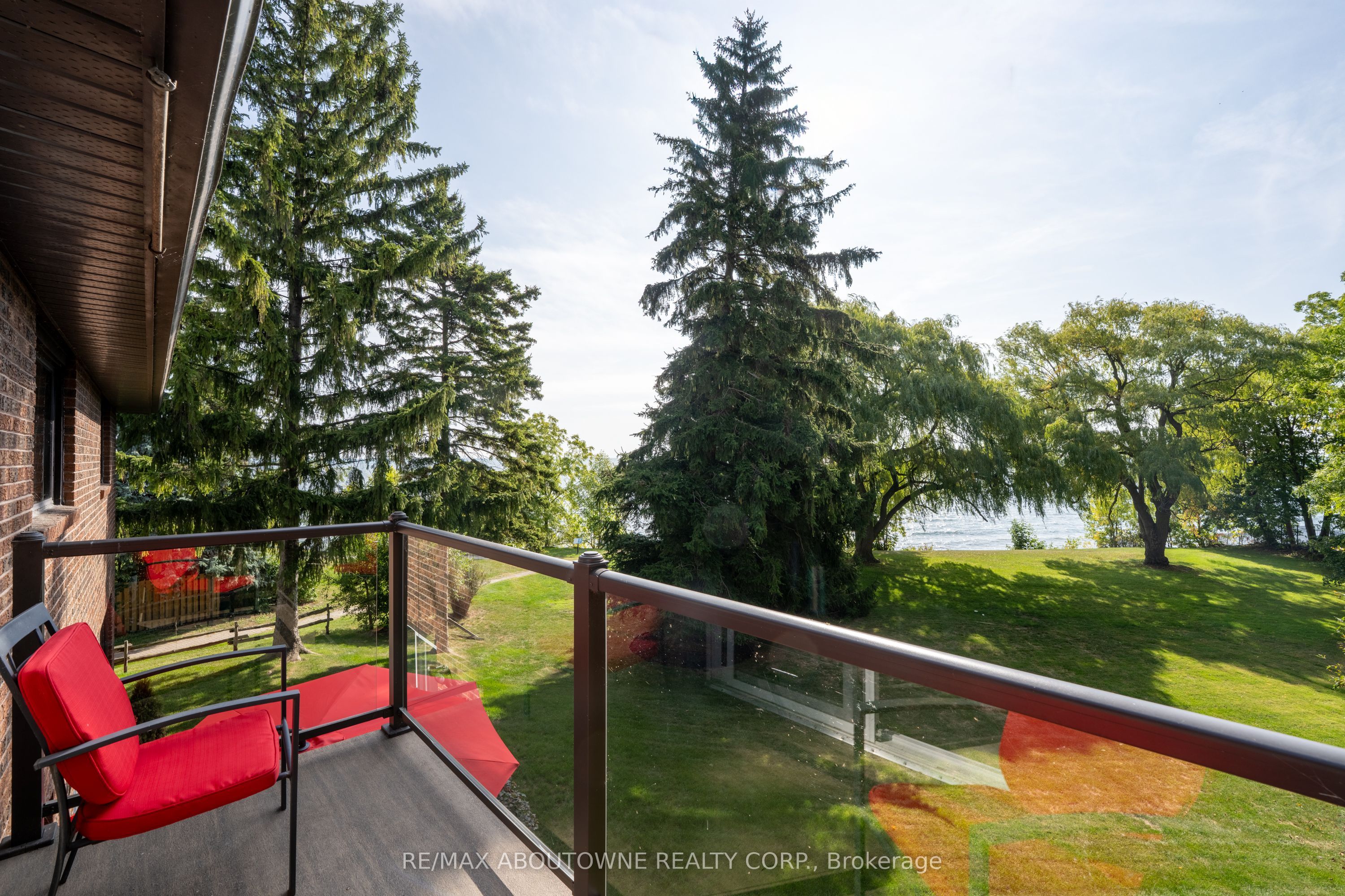 20 Arkendo Drive, Oakville ‣ W12831352 20 Arkendo Drive, Oakville ‣ W12831352